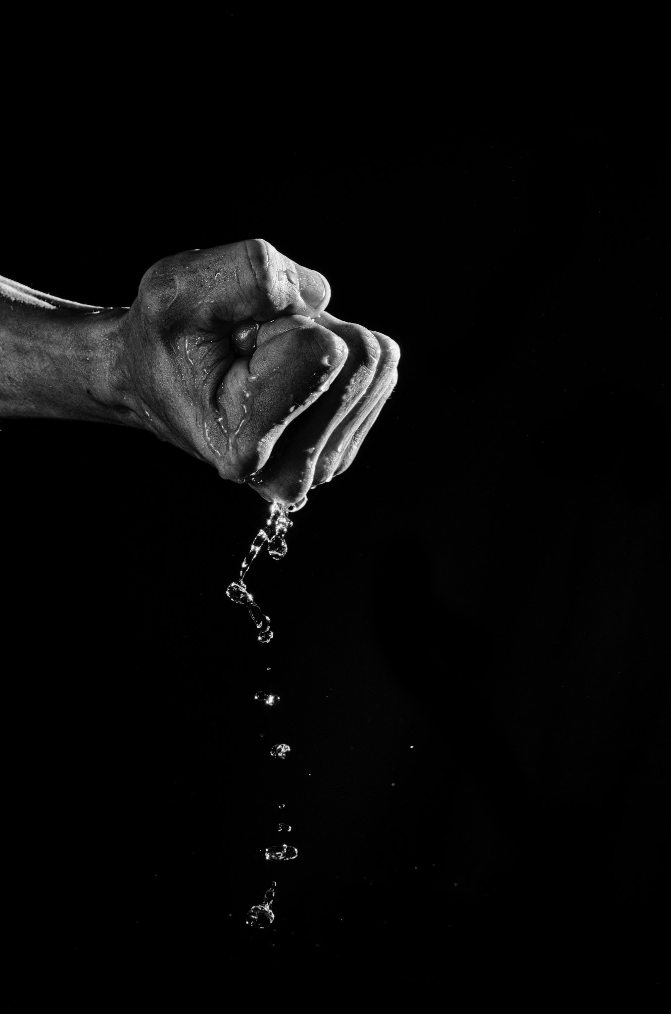 Nikon D5100 + Nikon AF-S DX Nikkor 16-85mm F3.5-5.6G ED VR sample photo. Clean water flows out of the hand clenched into a fist. photography