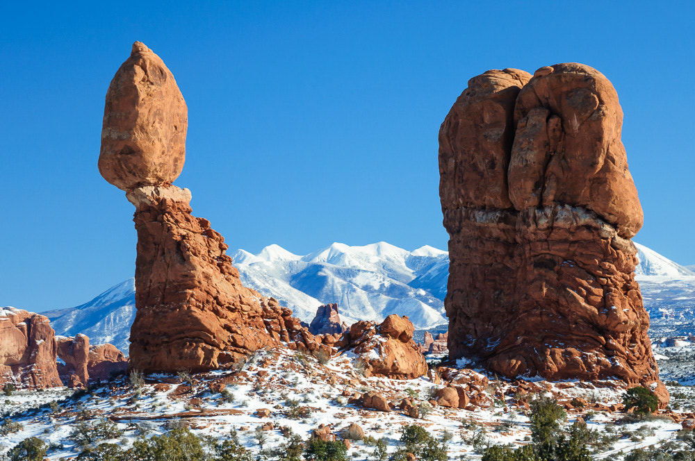 Nikon D90 sample photo. Balanced rock & la sal mountains photography