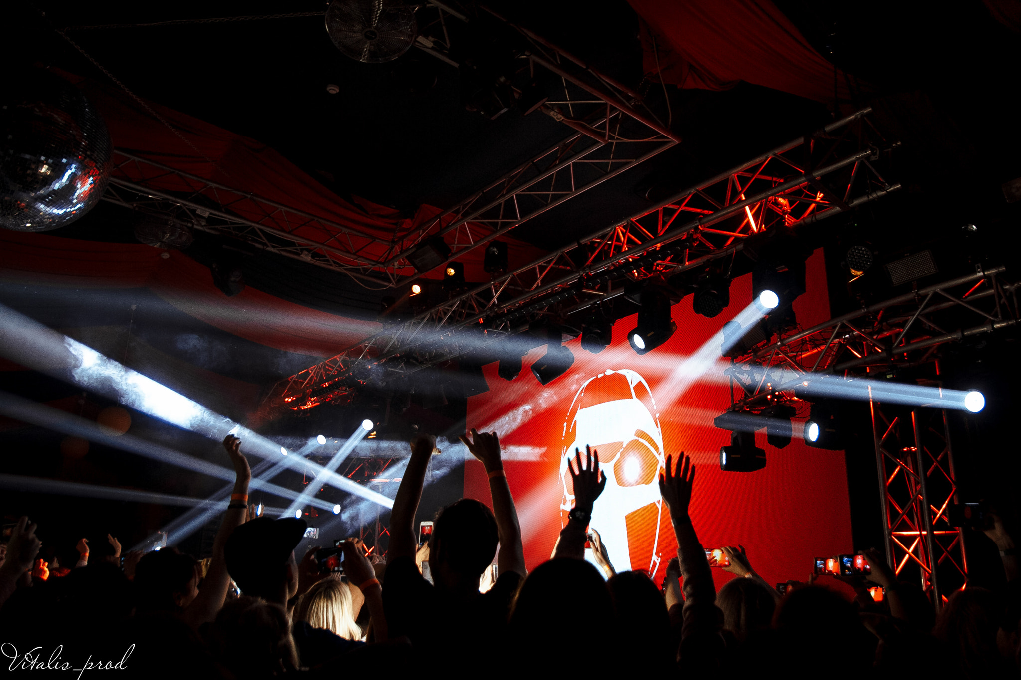 Canon EF-S 17-55mm F2.8 IS USM sample photo. Concert of mozgi band photography