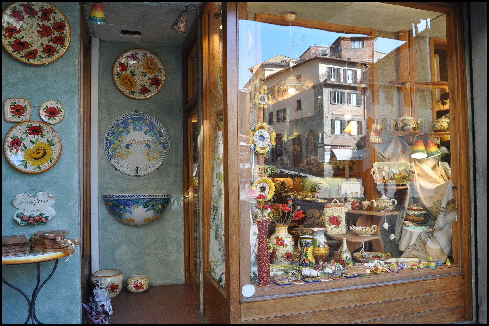 Nikon D90 sample photo. Cortona in vetrina photography
