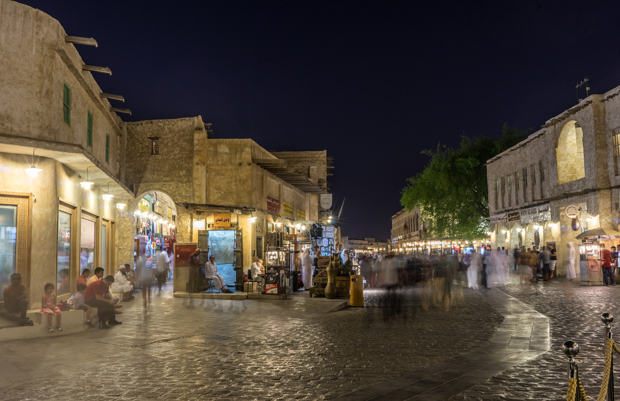 Sony a7 + Sony FE 28mm F2 sample photo. Lively souk photography
