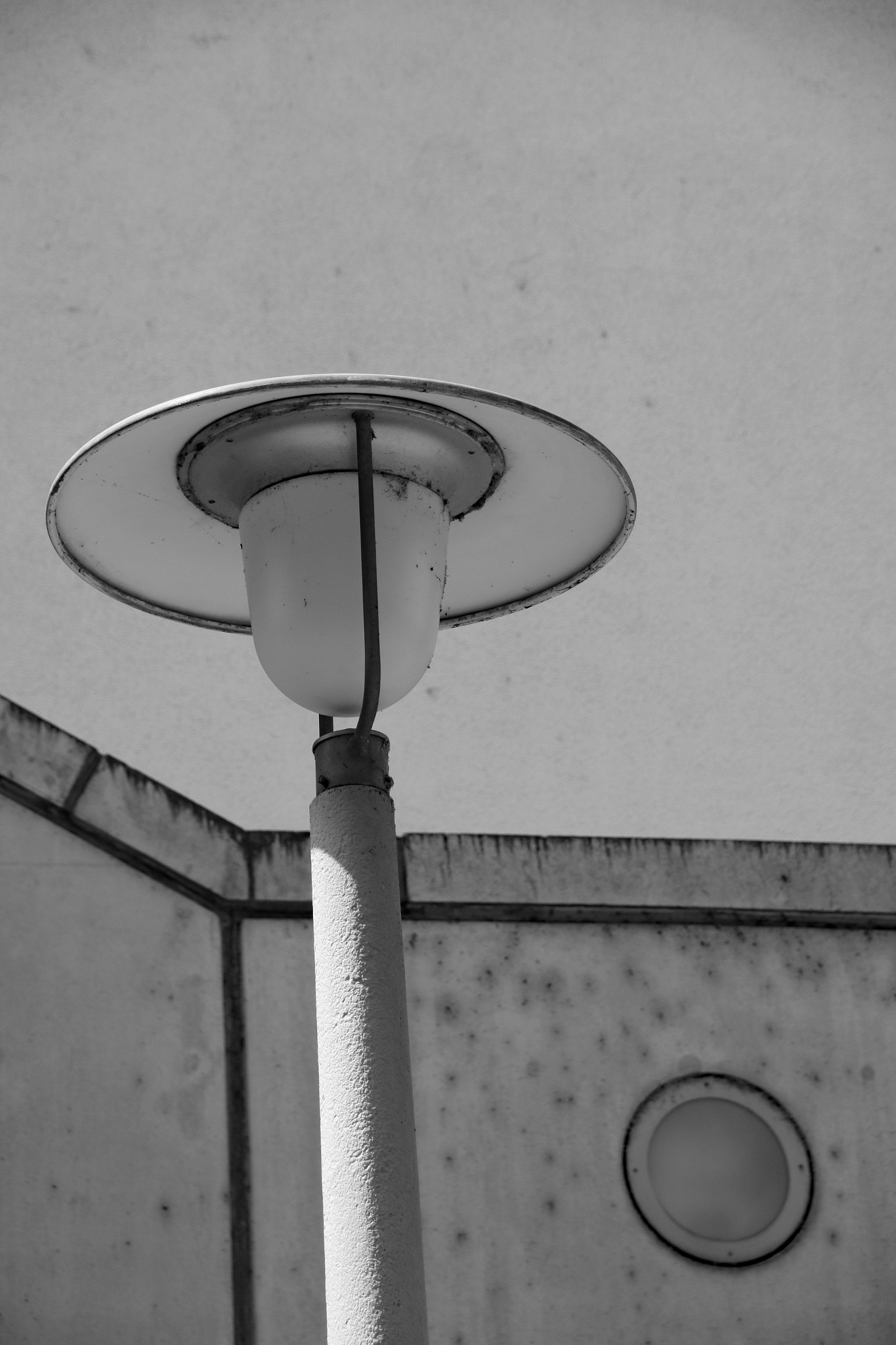 Canon EOS 70D sample photo. Round street lamp, round porthole photography