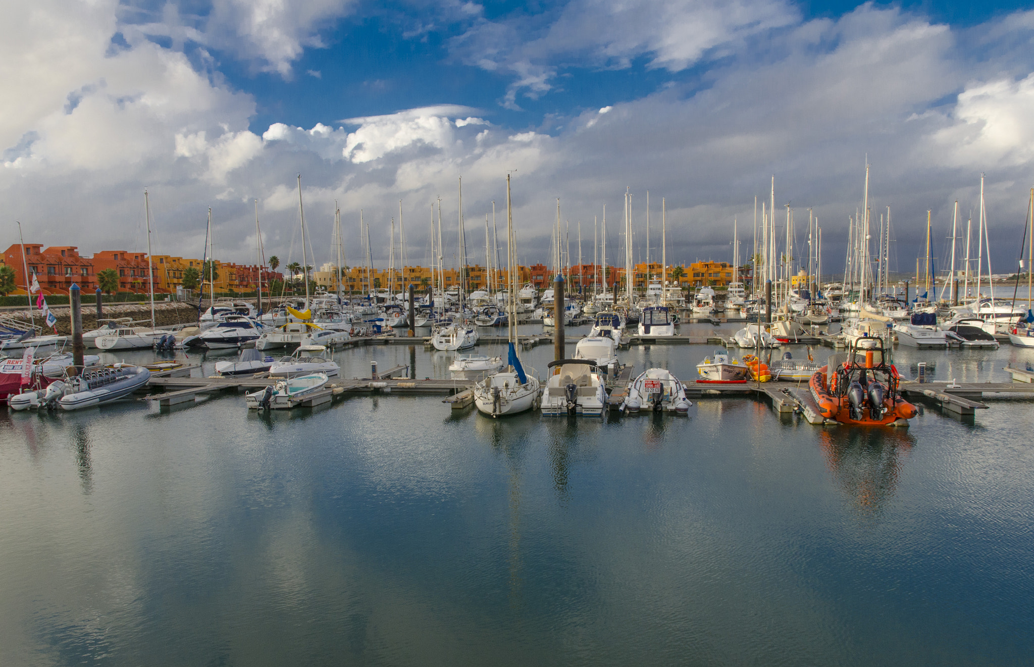 Nikon D5100 + Sigma 17-70mm F2.8-4 DC Macro OS HSM | C sample photo. Marina portimão photography