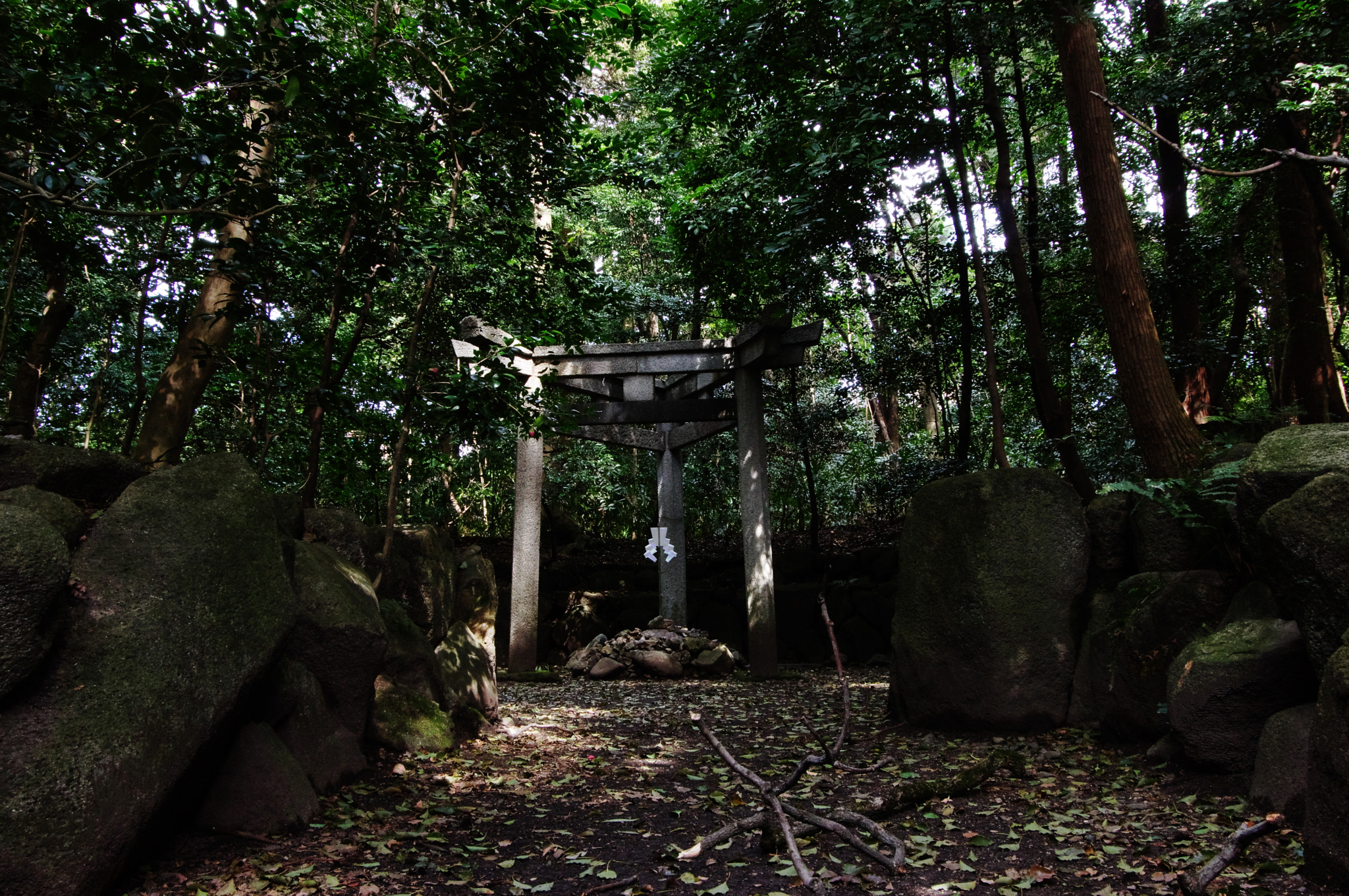 Pentax K-3 sample photo. The torii as if something is being sealed. photography