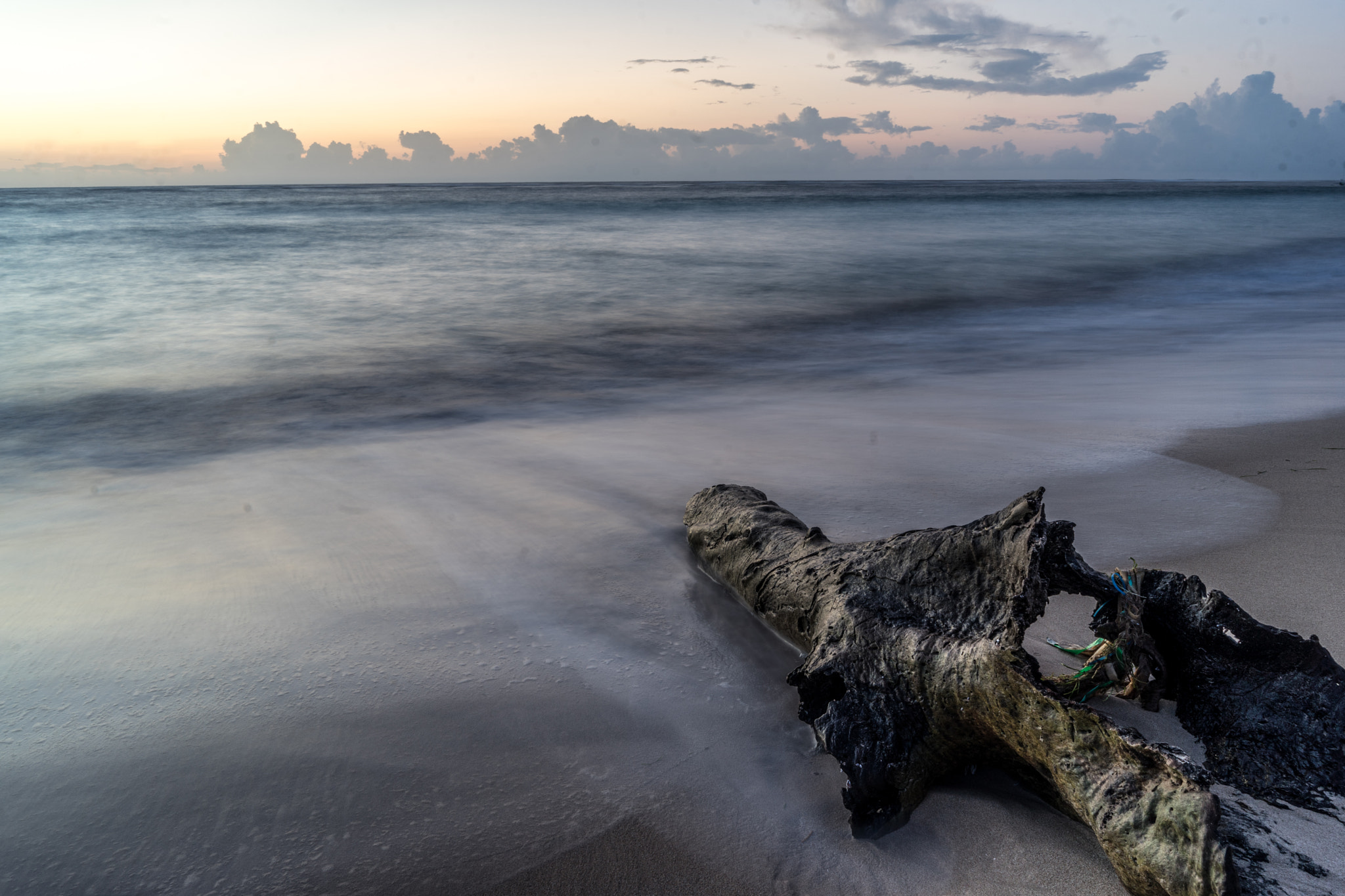 Sony a7 + Sony FE 28mm F2 sample photo. Stranded photography