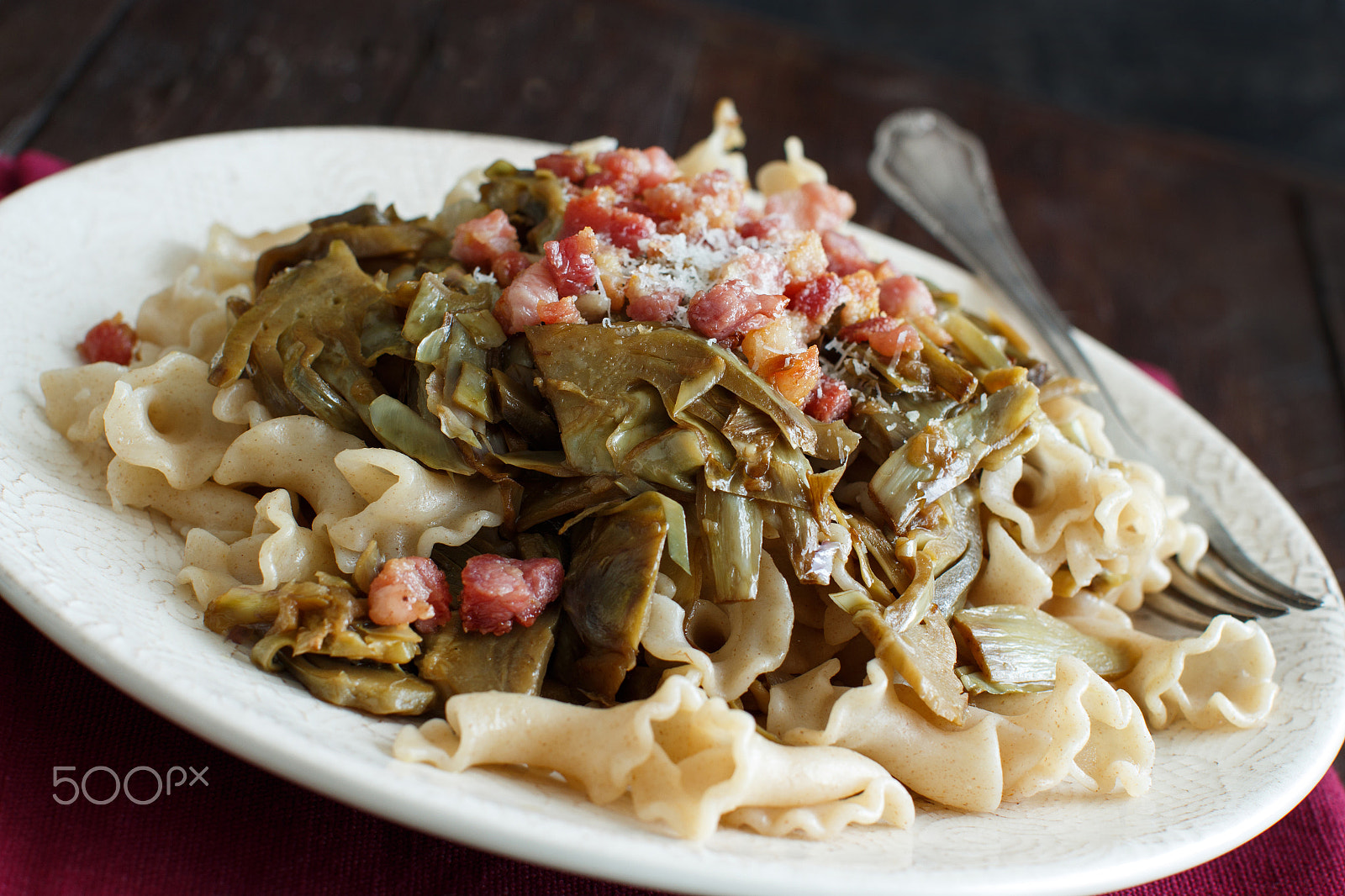 Canon EOS 650D (EOS Rebel T4i / EOS Kiss X6i) + Canon EF 50mm F1.2L USM sample photo. Pasta with artichokes and bacon photography