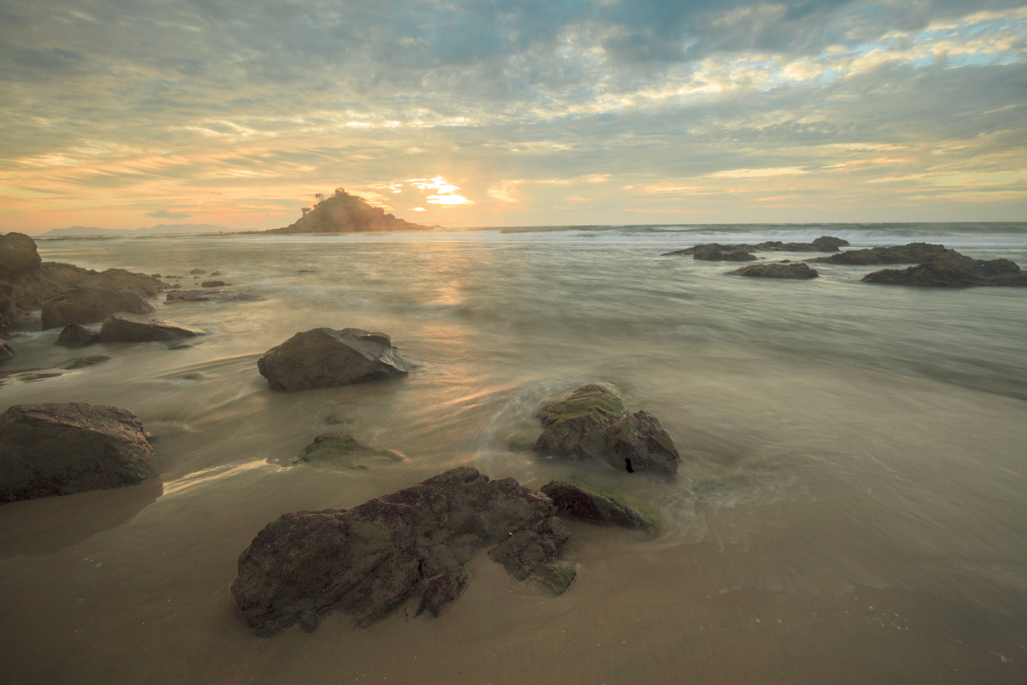Canon EOS 5D Mark II + Canon EF 16-35mm F4L IS USM sample photo. Sunrise on the beach of vung tau, vietnam photography
