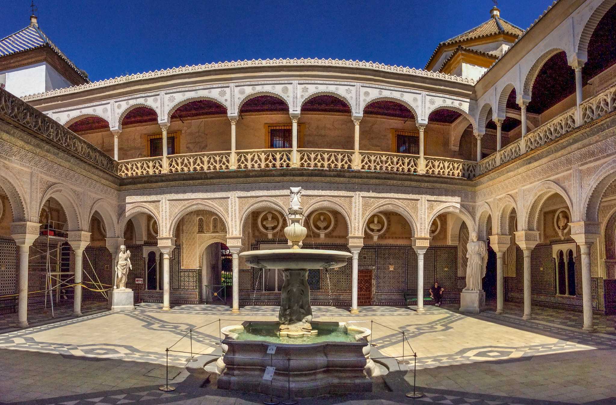 iPad mini 2 back camera 3.3mm f/2.4 sample photo. The court yard of casa ducal de medinaceli photography