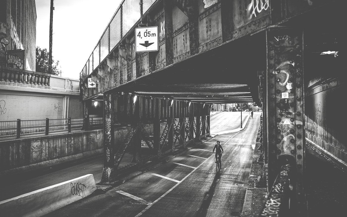 Fujifilm X-T1 + Fujifilm XF 16-55mm F2.8 R LM WR sample photo. Biking to montreal mile end photography