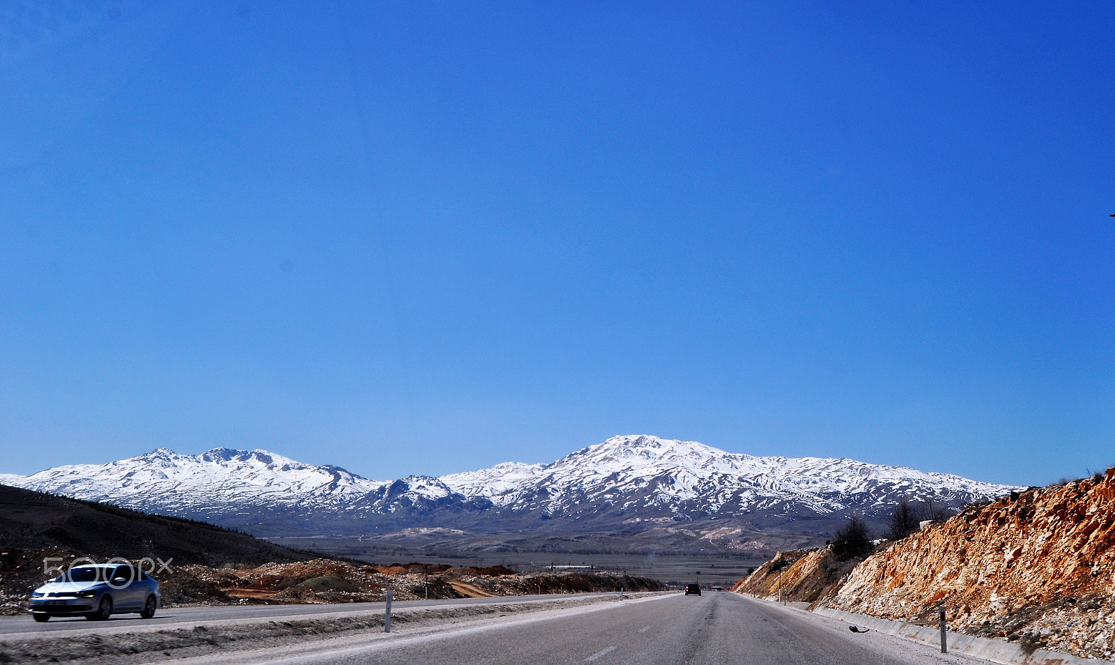 Nikon D5000 sample photo. On the road photography