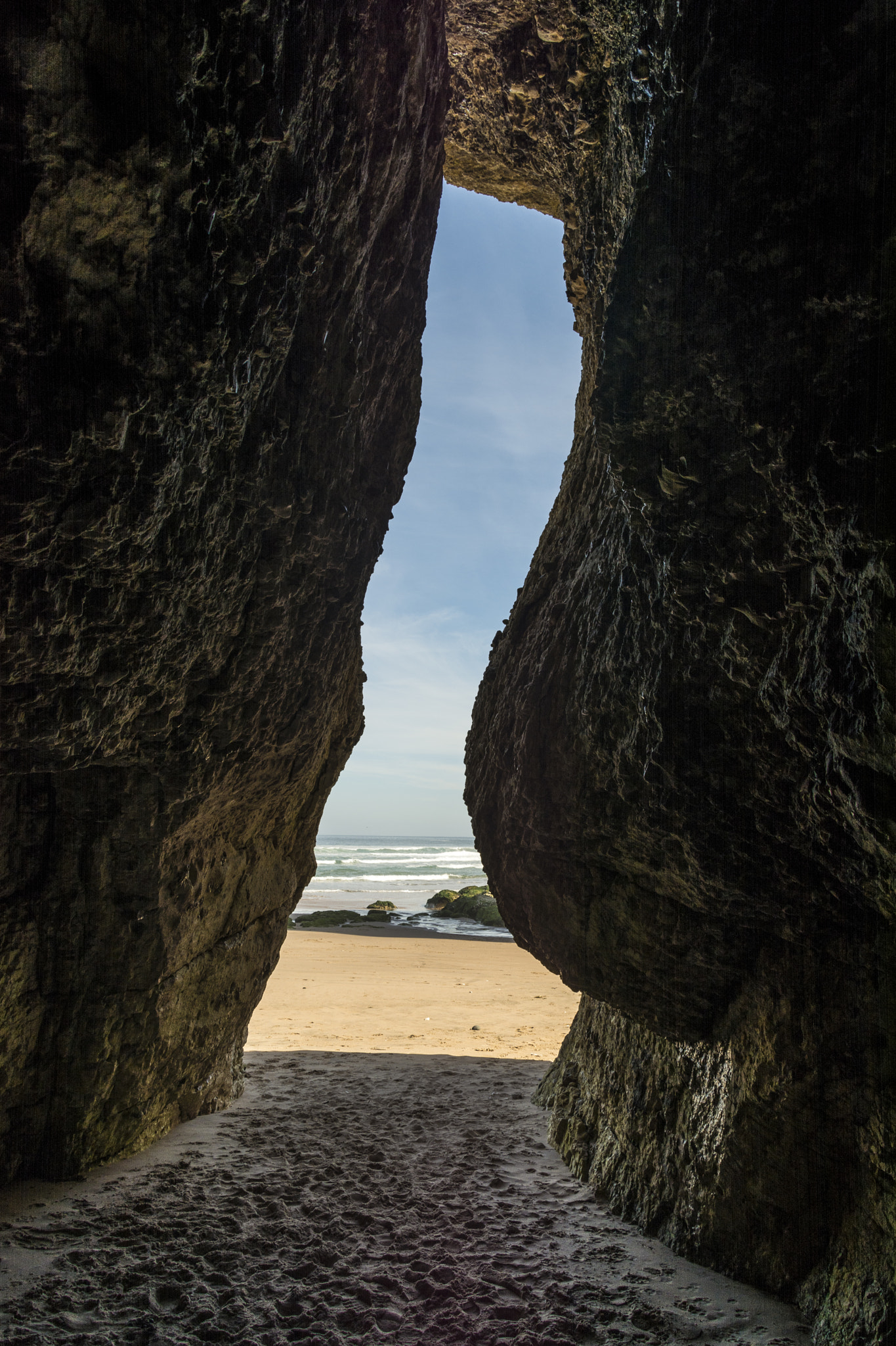 Nikon D7100 + Sigma 28-300mm F3.5-6.3 DG Macro sample photo. Whiterocks beach cave photography