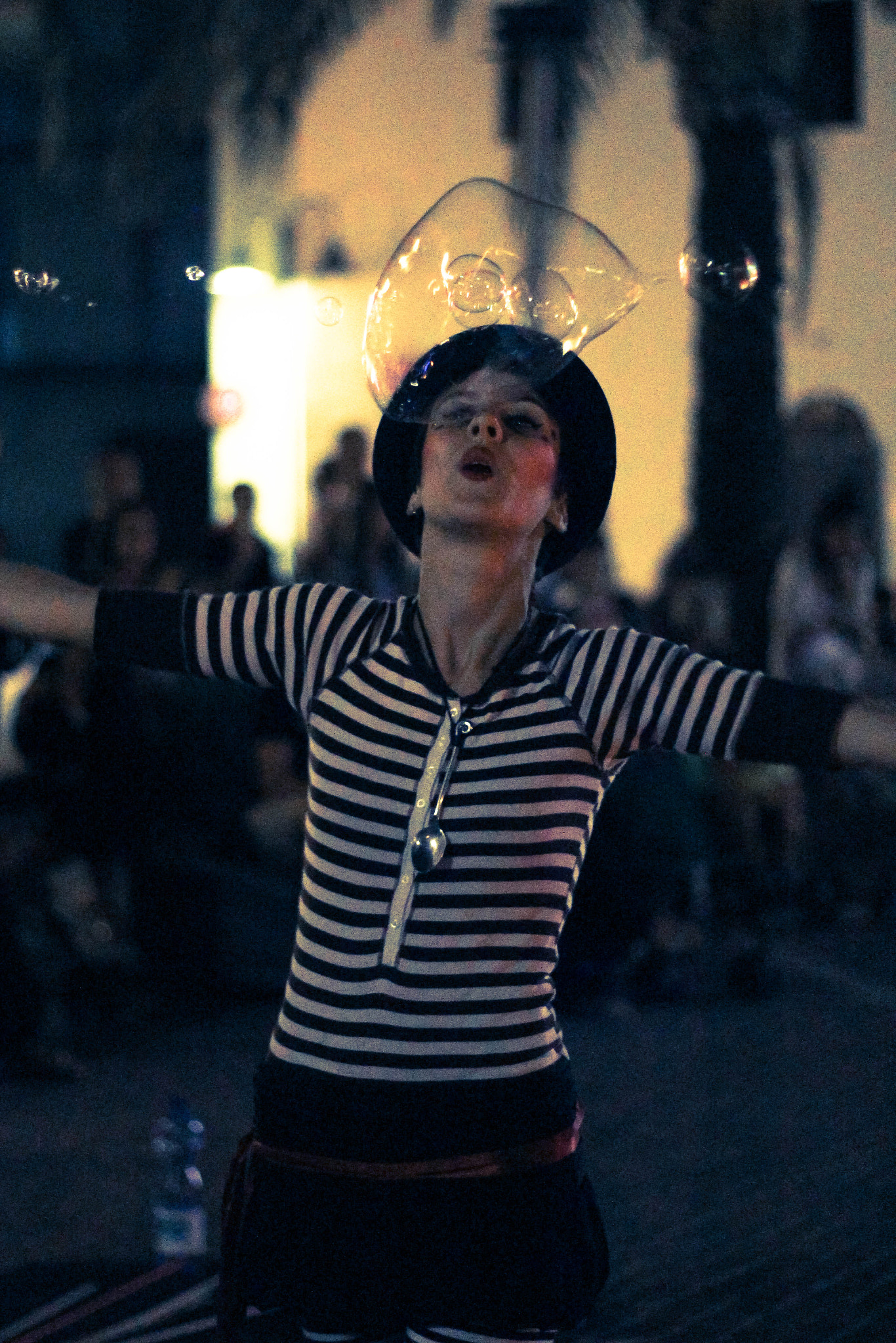 Canon EOS 700D (EOS Rebel T5i / EOS Kiss X7i) + Canon EF 50mm F1.8 II sample photo. Bubble photography