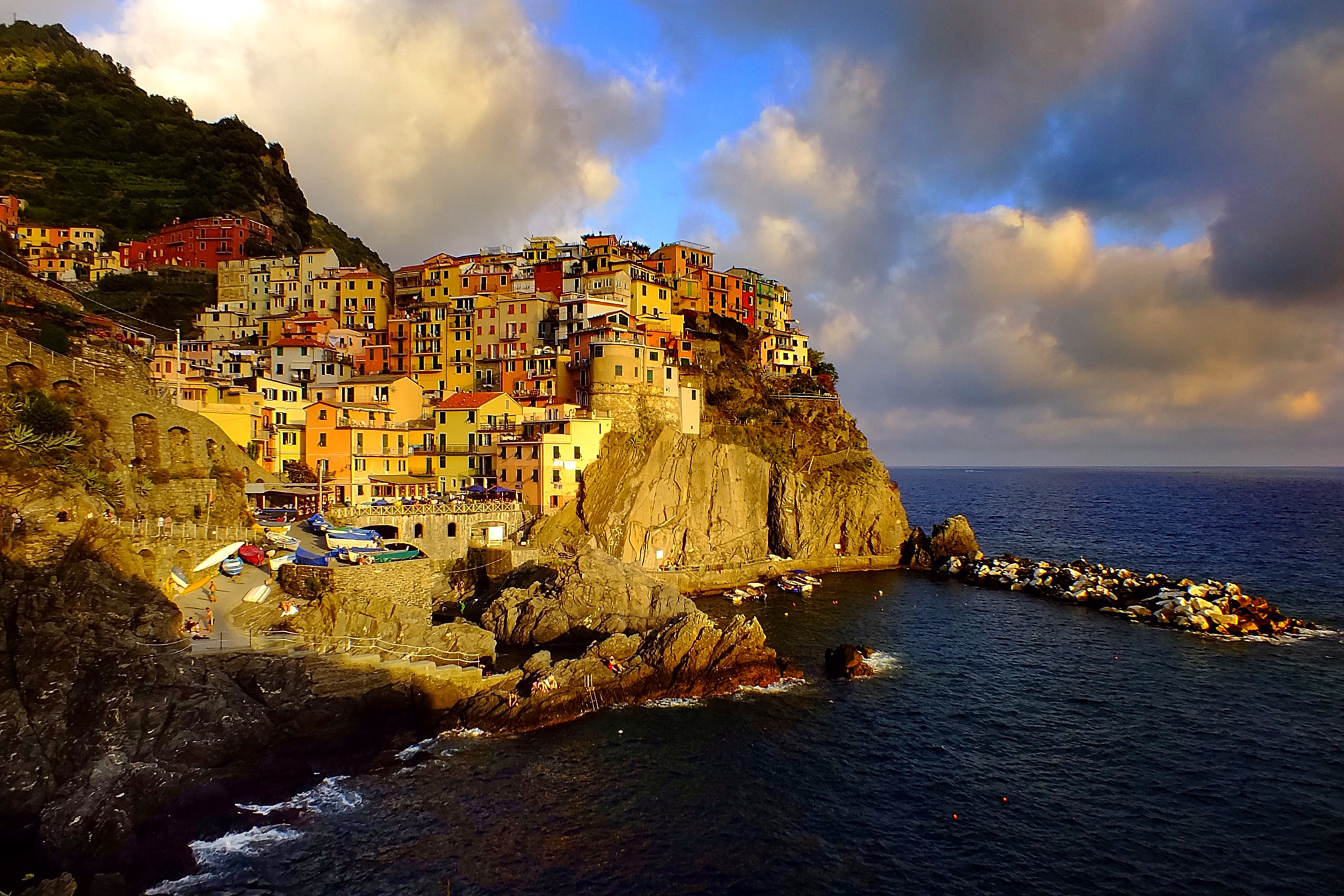 Fujifilm FinePix HS25EXR sample photo. Manarola photography