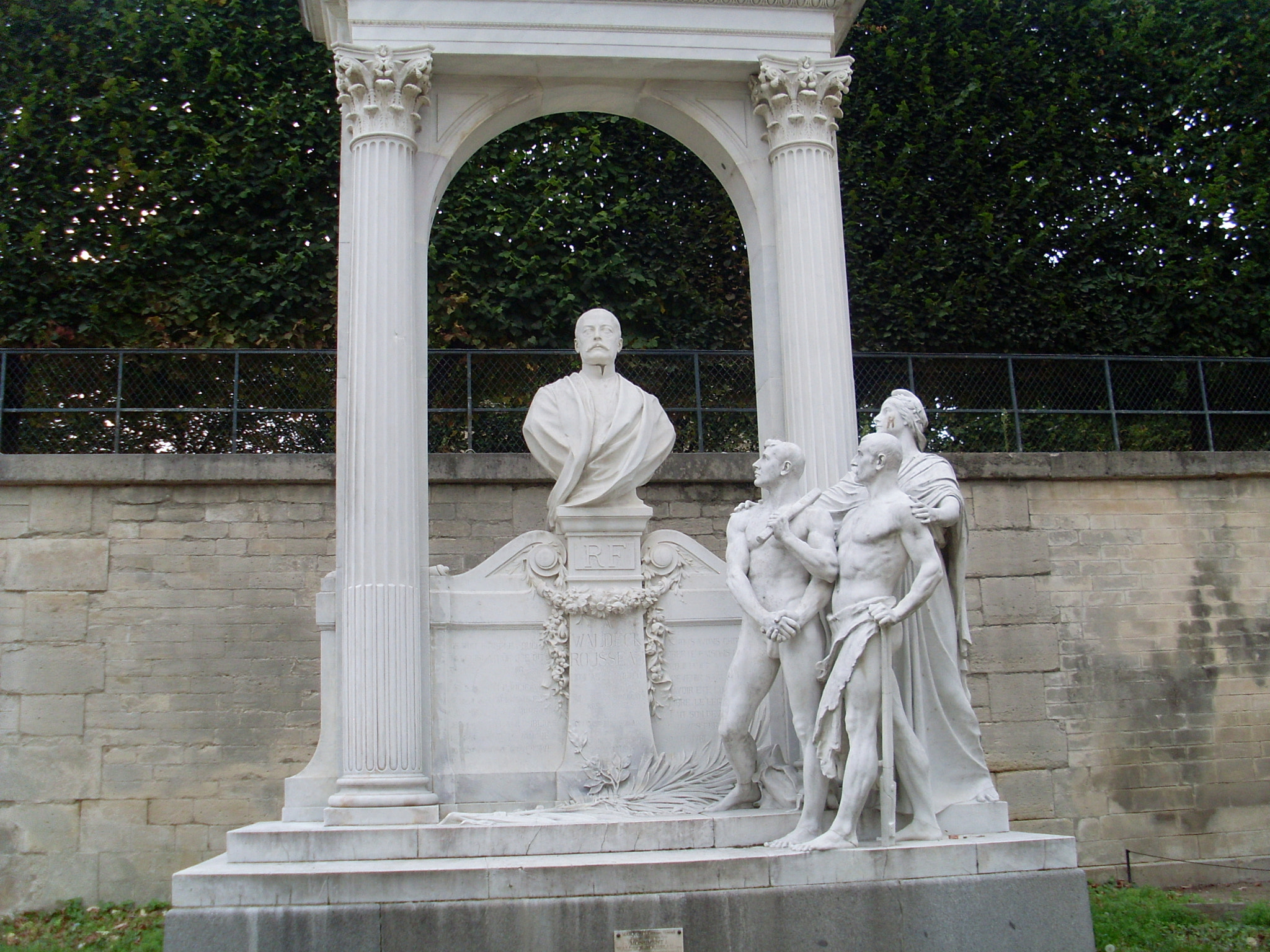 Samsung VLUU L730  / Samsung L730 sample photo. Paris in 2014 photography
