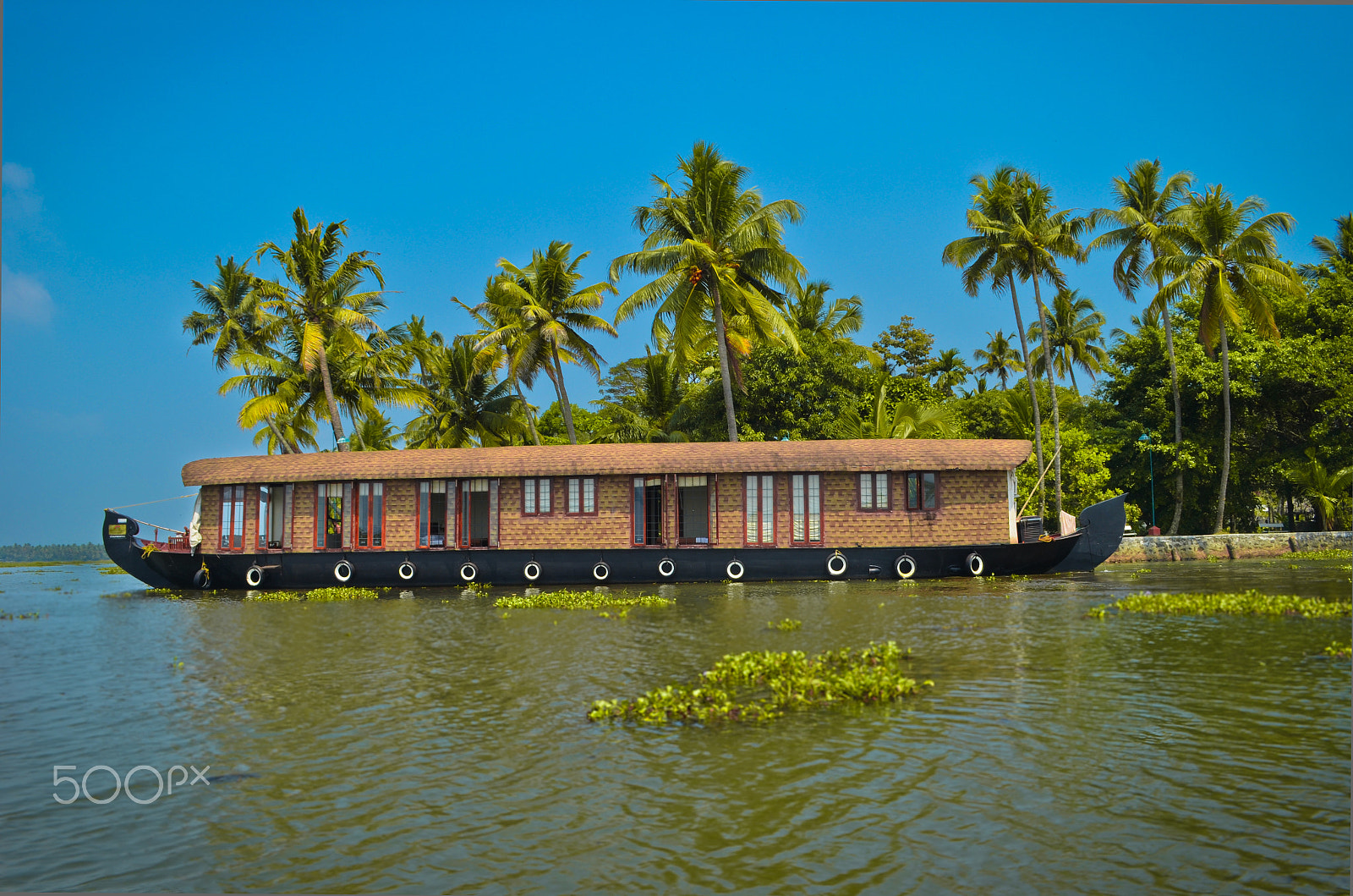 Zoom-Nikkor 1200-1700mm f/5.6-8 P ED IF sample photo. Sailing in the backwaters photography