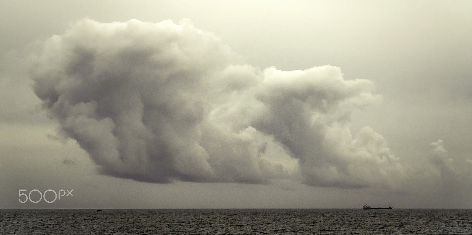 Panasonic Lumix DMC-GX7 sample photo. Nubes borrascosas photography