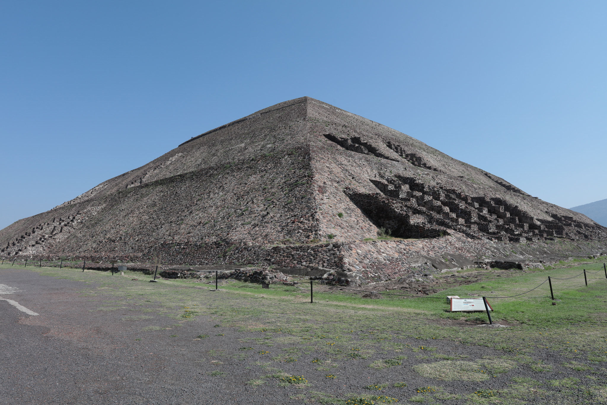 Canon EF 24mm F1.4L II USM sample photo. The pyramid of the sun is the largest building in teotihuacan and one of the largest in mesoamerica photography
