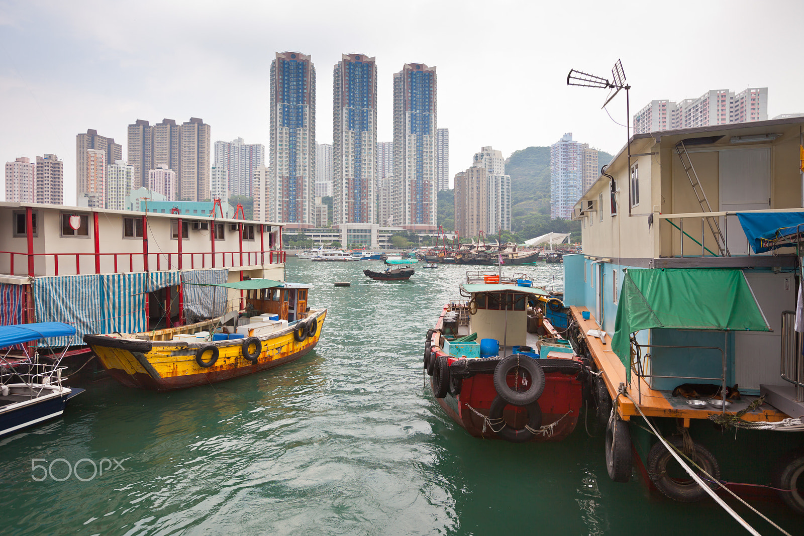 Canon EOS 5D Mark II sample photo. Floating village in the aberdeen bay in hong kong photography