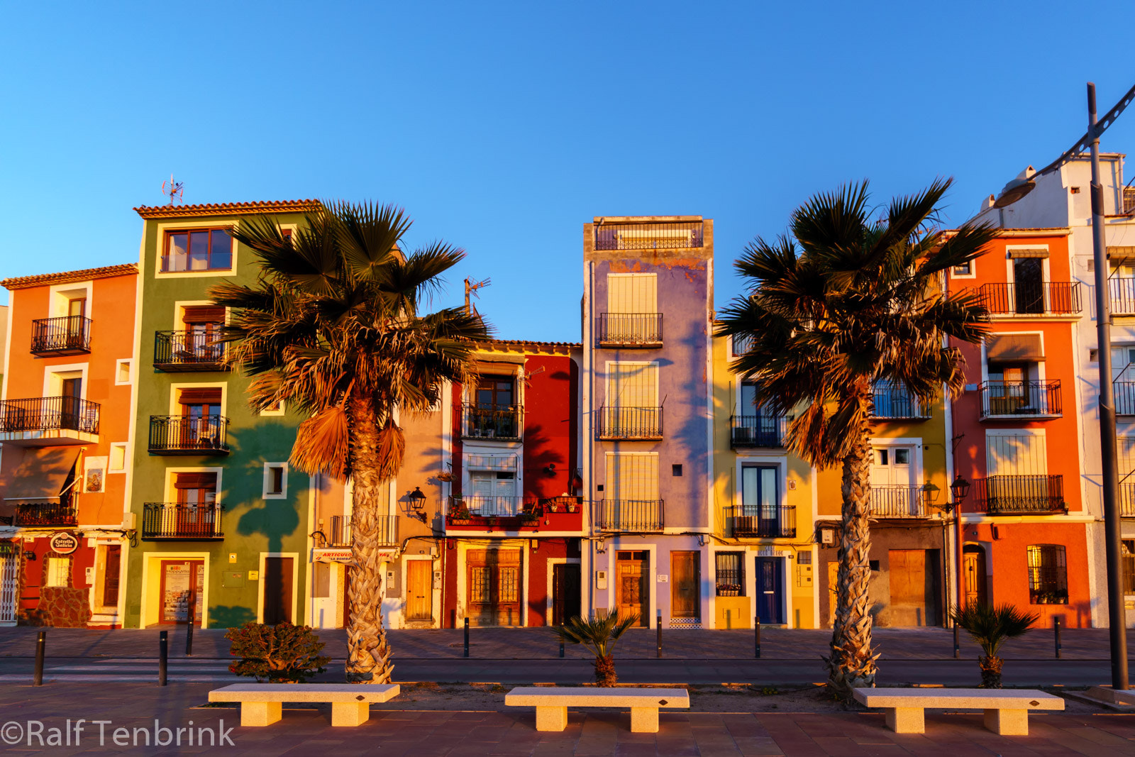 Sony a6000 sample photo. Early morning sun on the coloured houses photography