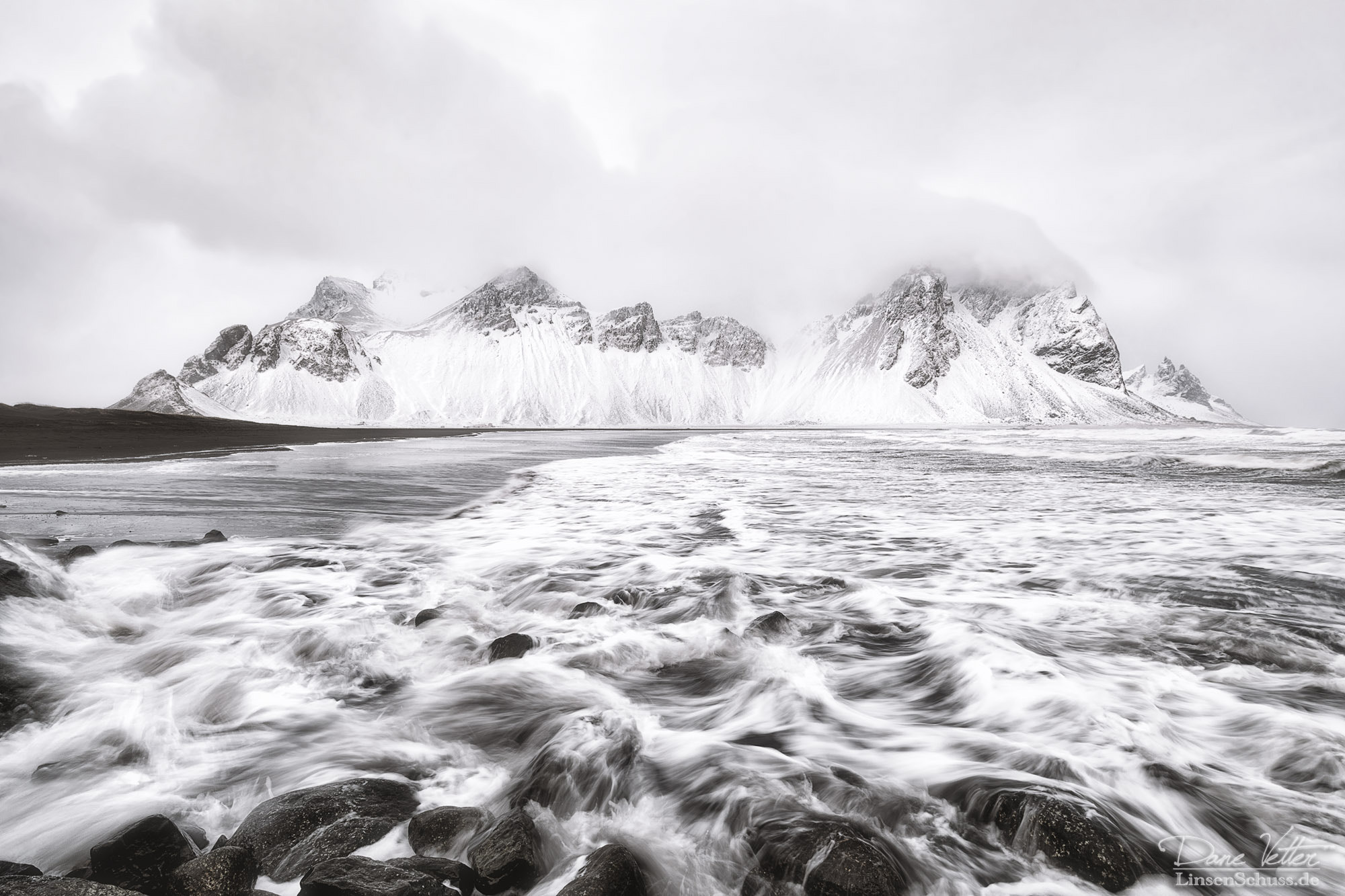 Canon EOS 5D Mark IV sample photo. The vestrahorn in the snow photography