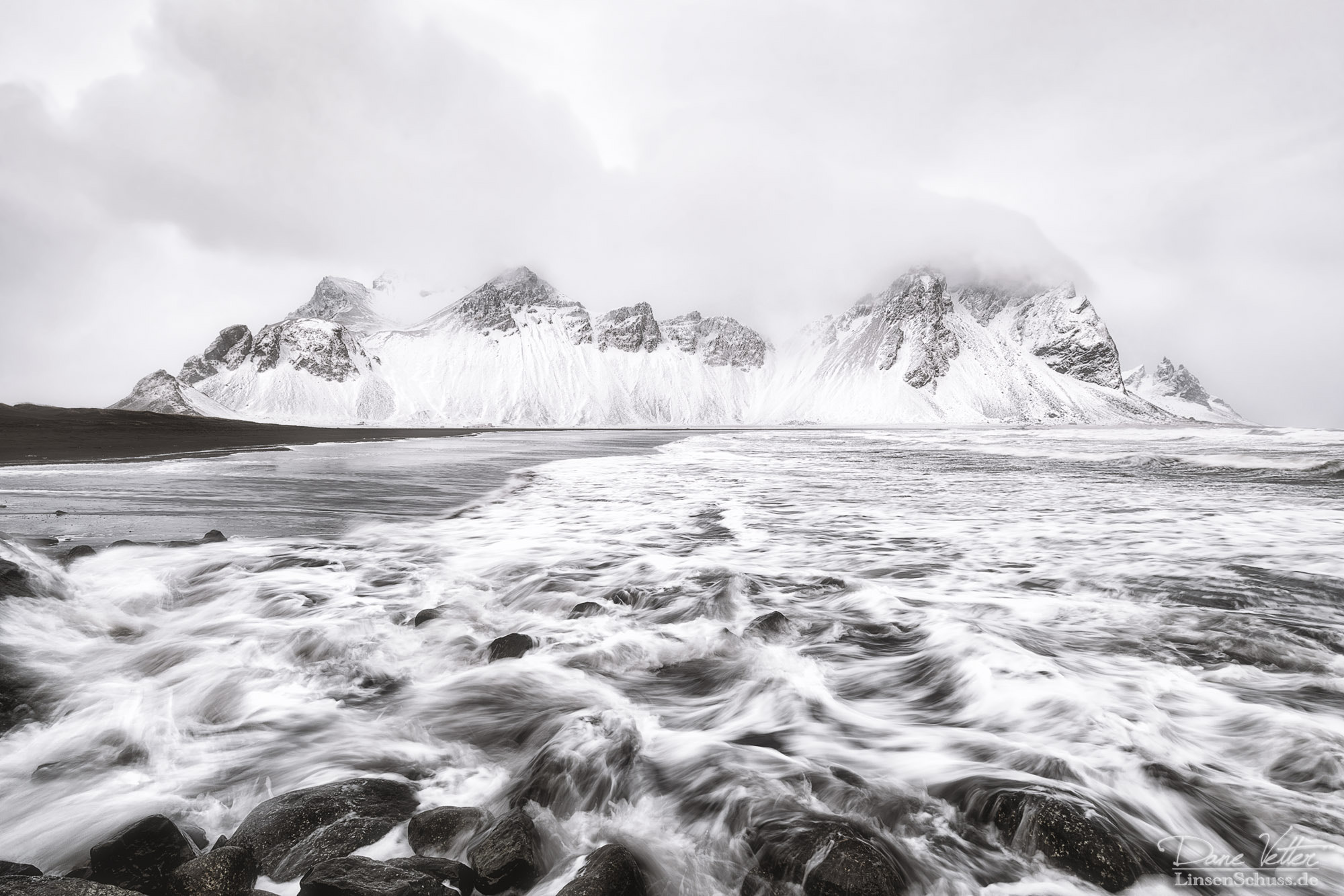 Canon EF 11-24mm F4L USM sample photo. The vestrahorn in the snow photography