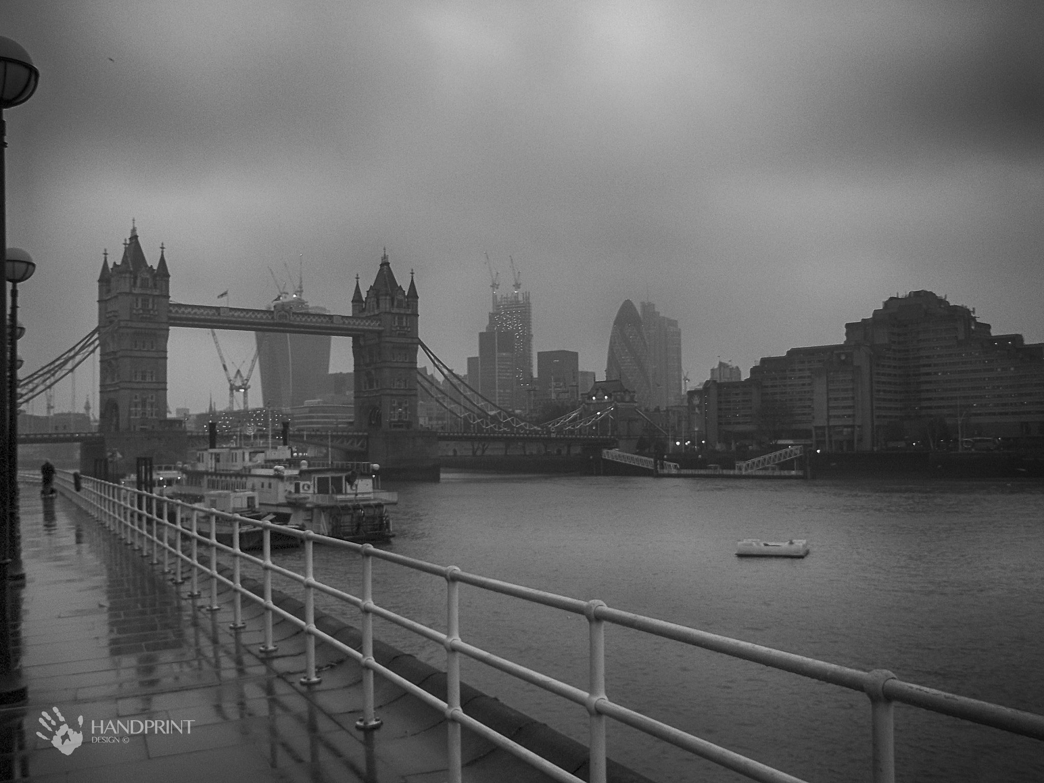 Kodak EASYSHARE M530 DIGITAL CAMERA sample photo. London in the mist photography