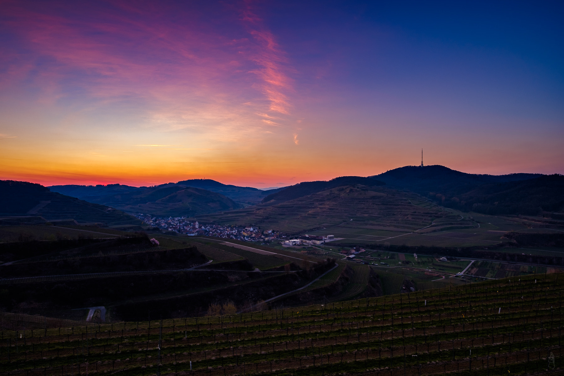 Fujifilm X-T2 + Fujifilm XF 10-24mm F4 R OIS sample photo. Kaiserstuhl sunrise photography