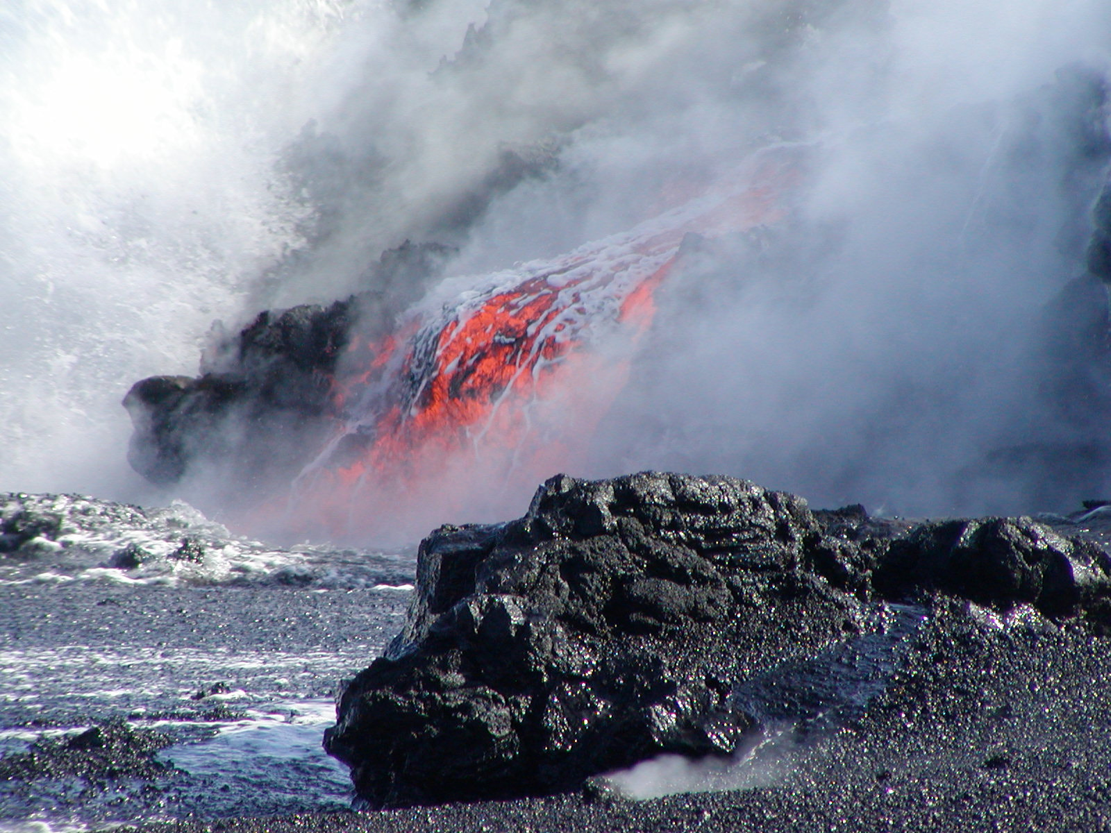 Olympus C700UZ sample photo. Lava flow ocean entry photography