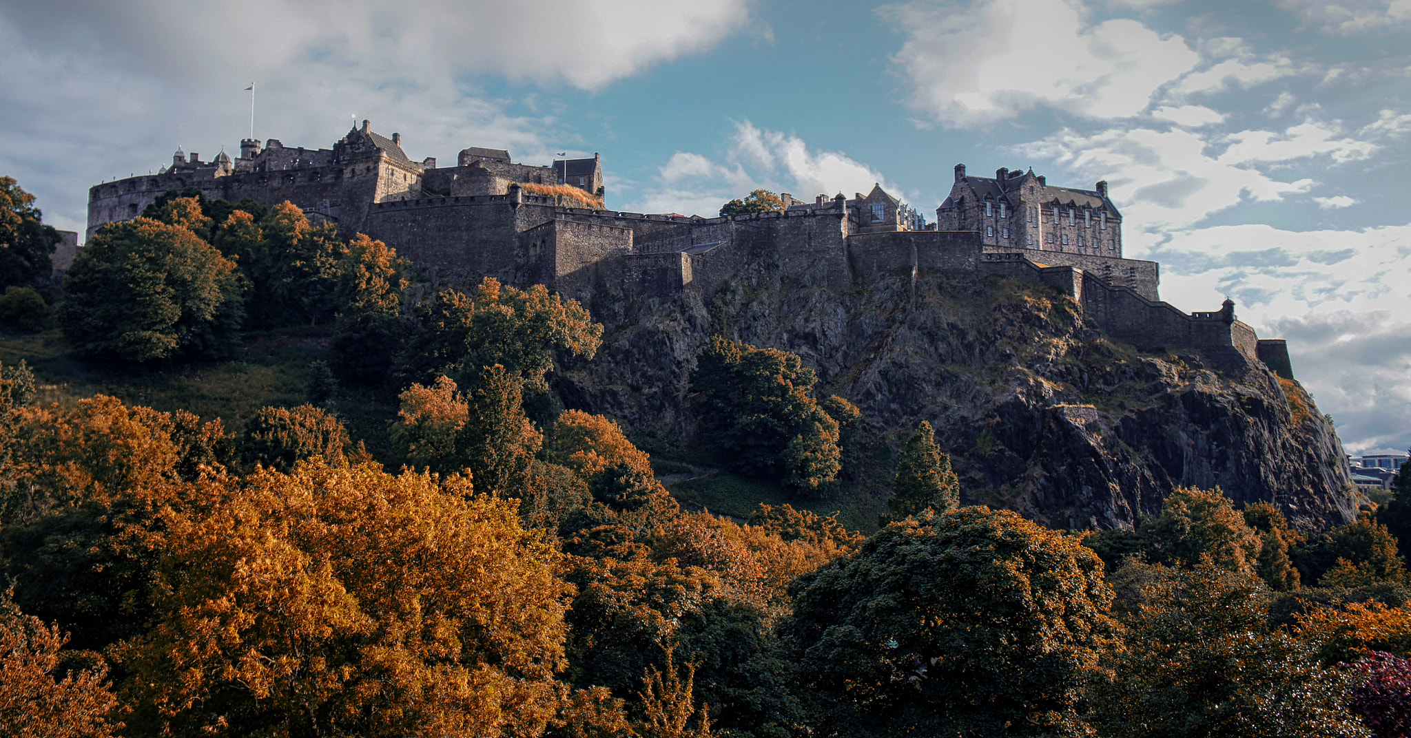 Sony Alpha NEX-C3 + Sony E 18-55mm F3.5-5.6 OSS sample photo. Stirling castle photography