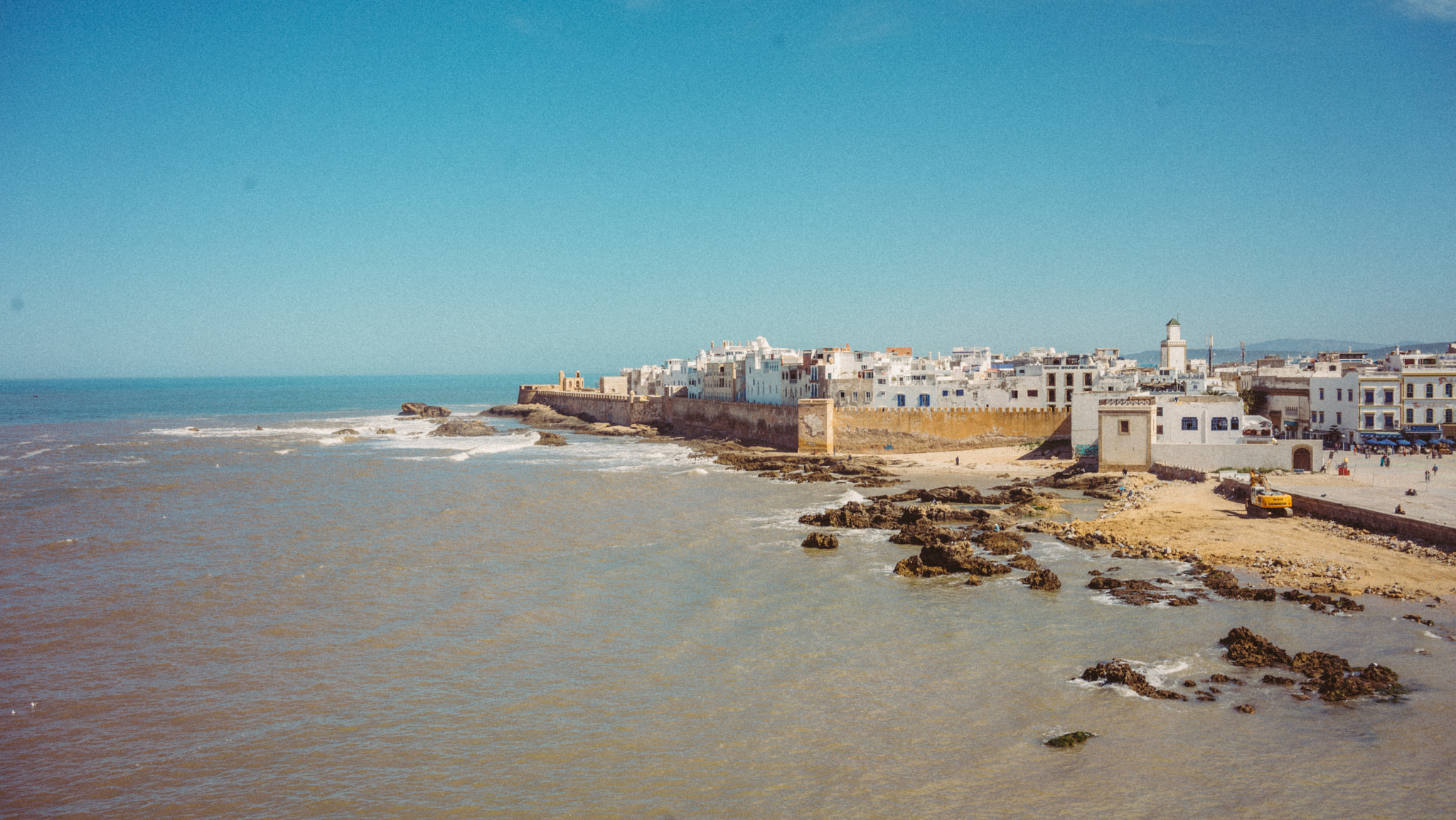 Sony a7R + Sony Sonnar T* FE 35mm F2.8 ZA sample photo. Essouira postcard photography