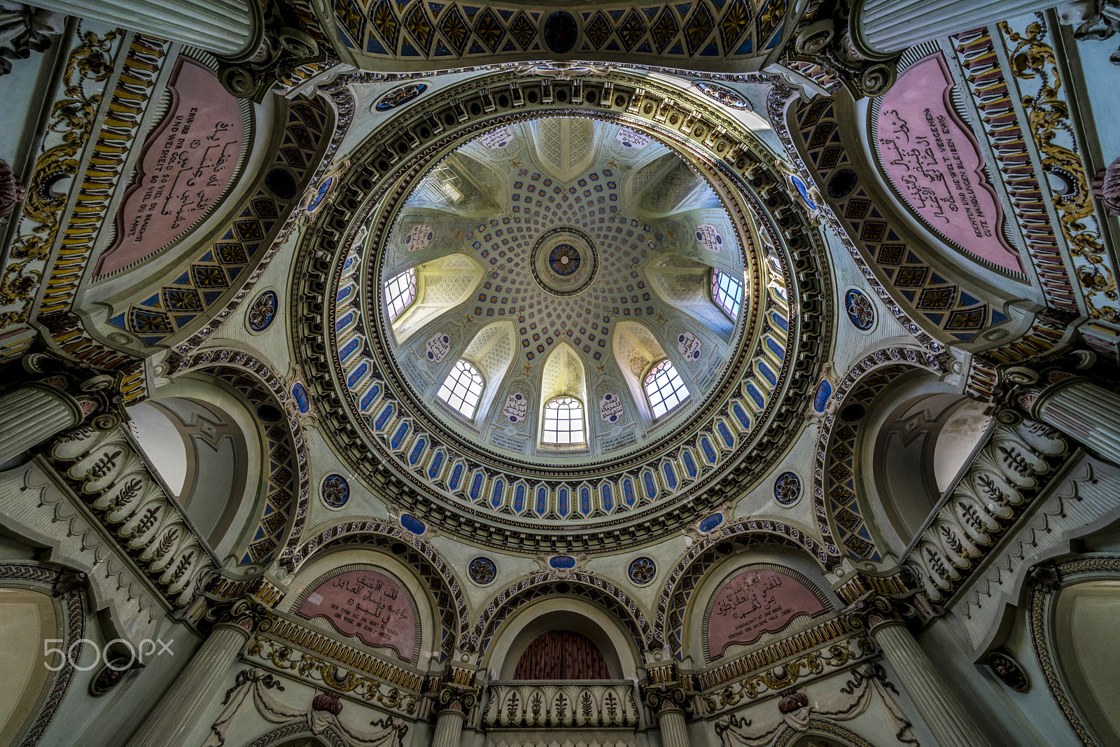 Voigtlander ULTRA WIDE-HELIAR 12mm F5.6 III sample photo. Under the dome photography