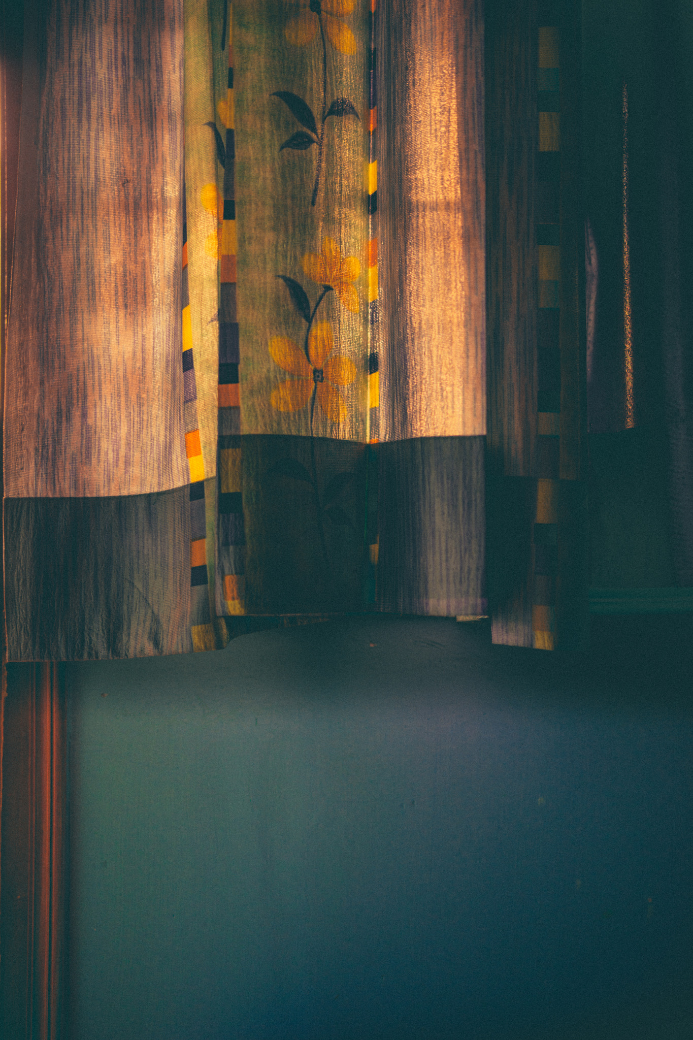 Sony Planar T* FE 50mm F1.4 ZA sample photo. Stained curtains photography