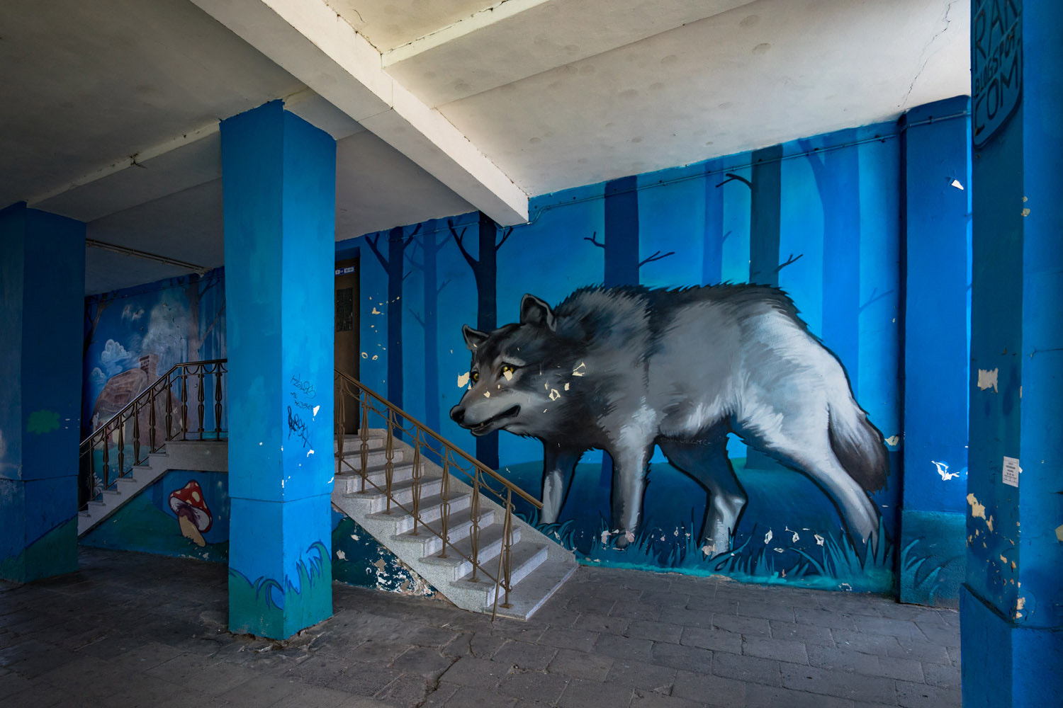 Voigtlander SUPER WIDE-HELIAR 15mm F4.5 III sample photo. Red riding hood and wolf photography