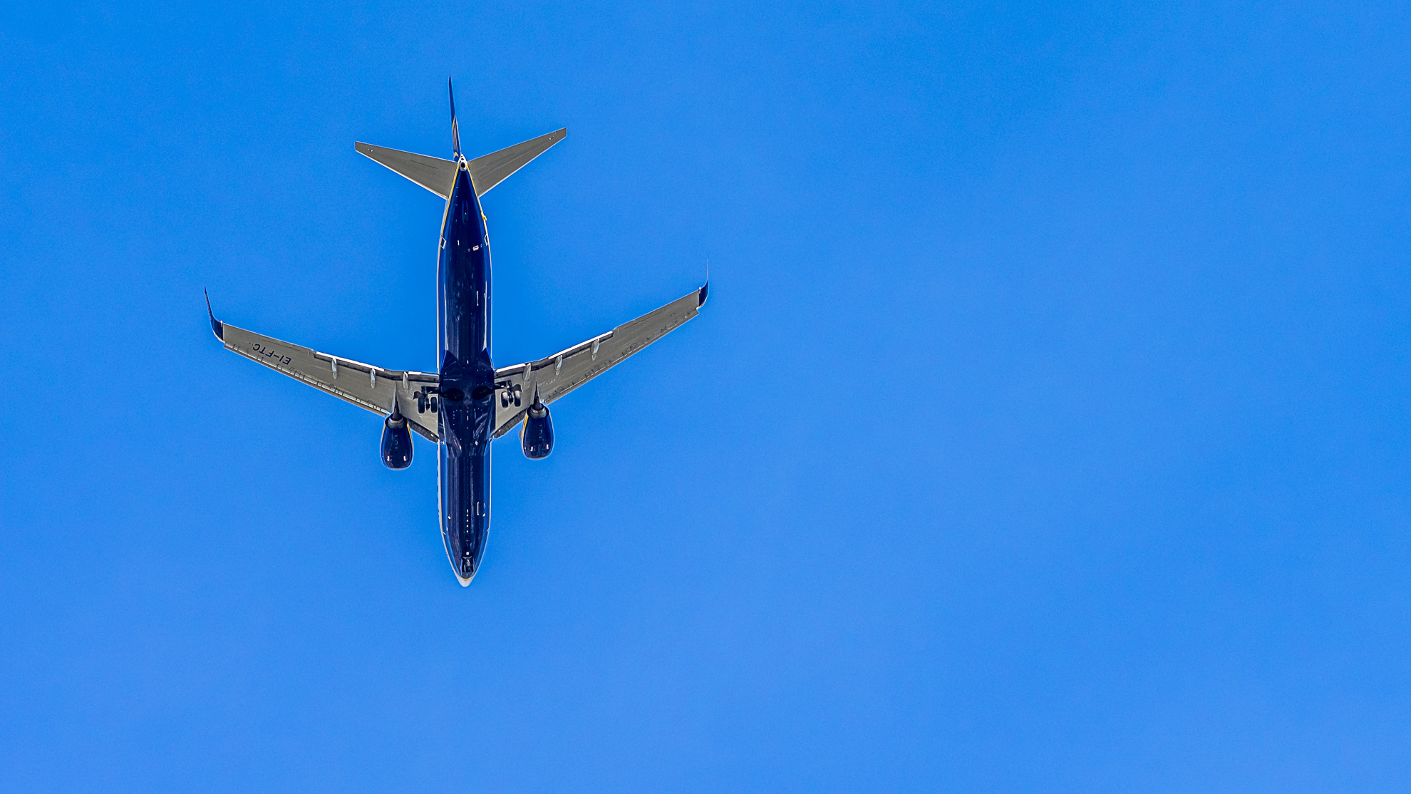 Olympus OM-D E-M1 + Olympus M.Zuiko Digital ED 75mm F1.8 sample photo. Final approach in wickede photography