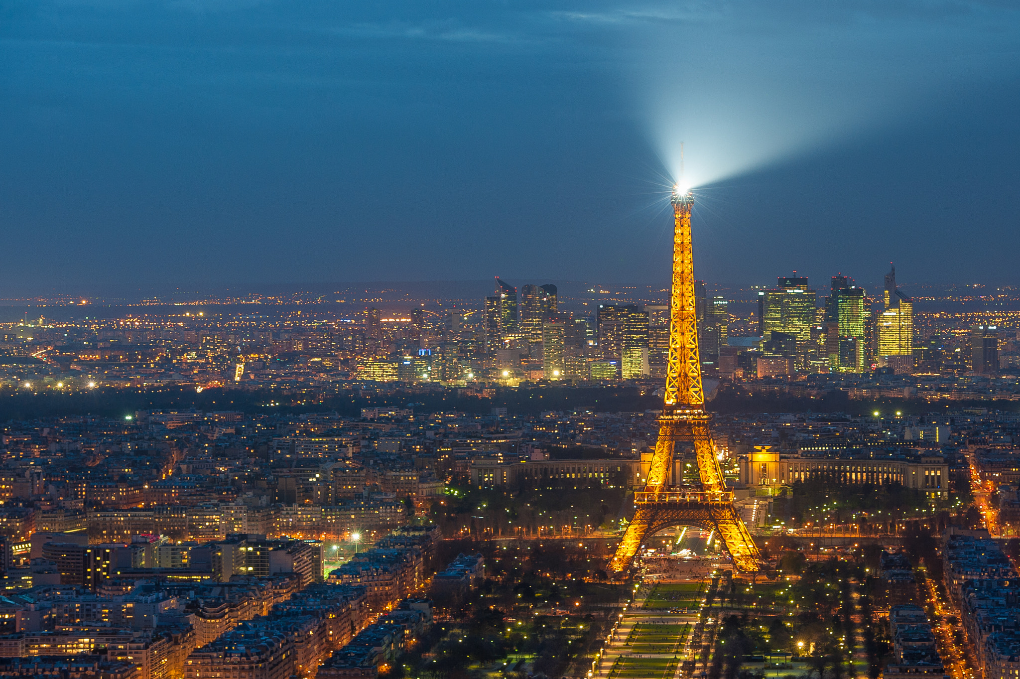 Nikon AF-S Nikkor 70-200mm F2.8G ED VR II sample photo. Eiffel tower photography