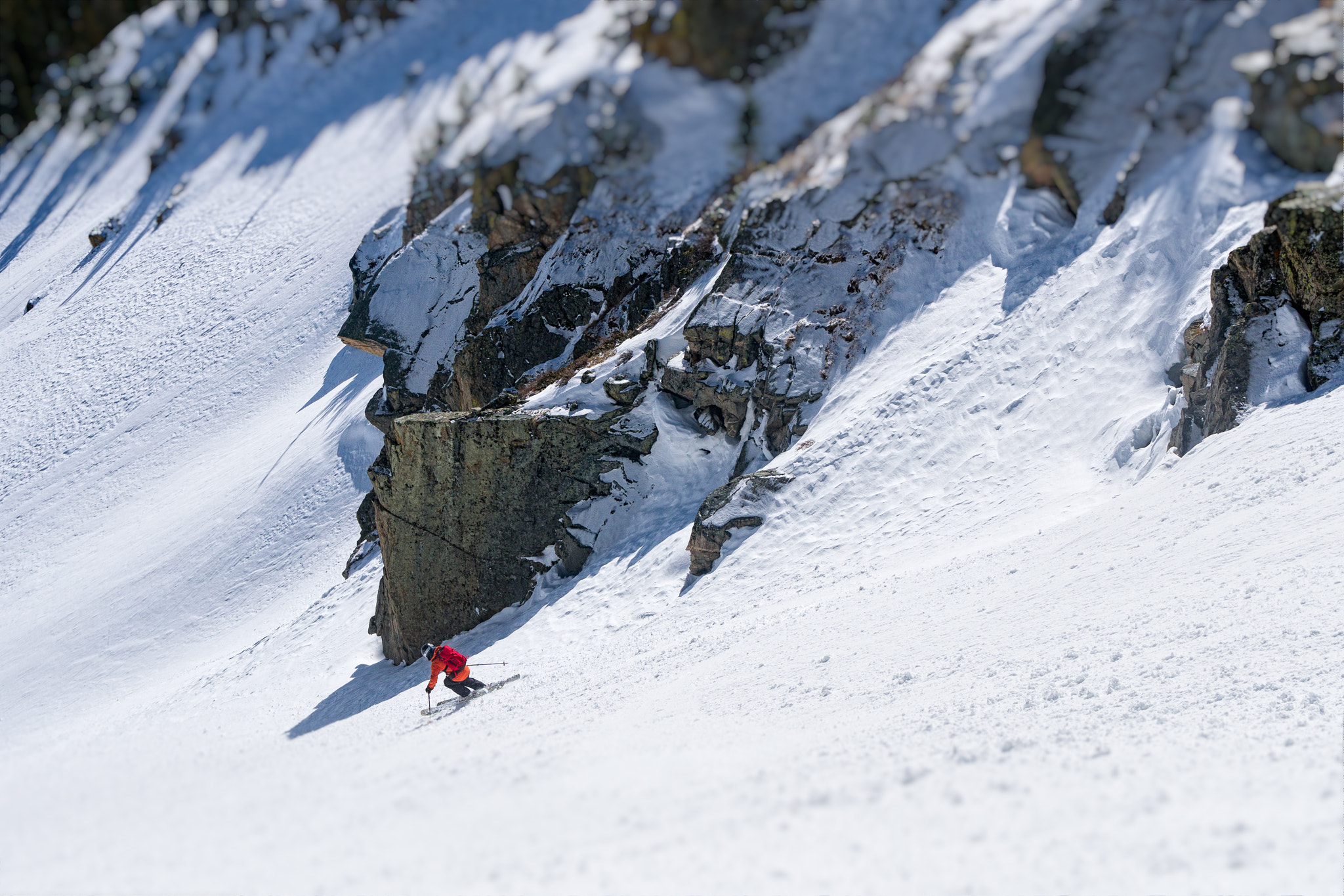 Sony a6300 + Sony Vario-Tessar T* E 16-70mm F4 ZA OSS sample photo. Extreme skiing steep chute photography