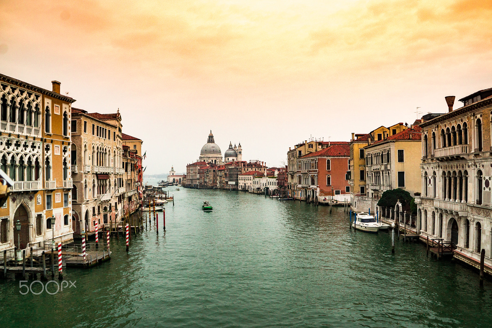 Sony DT 18-200mm F3.5-6.3 sample photo. Love, venice photography
