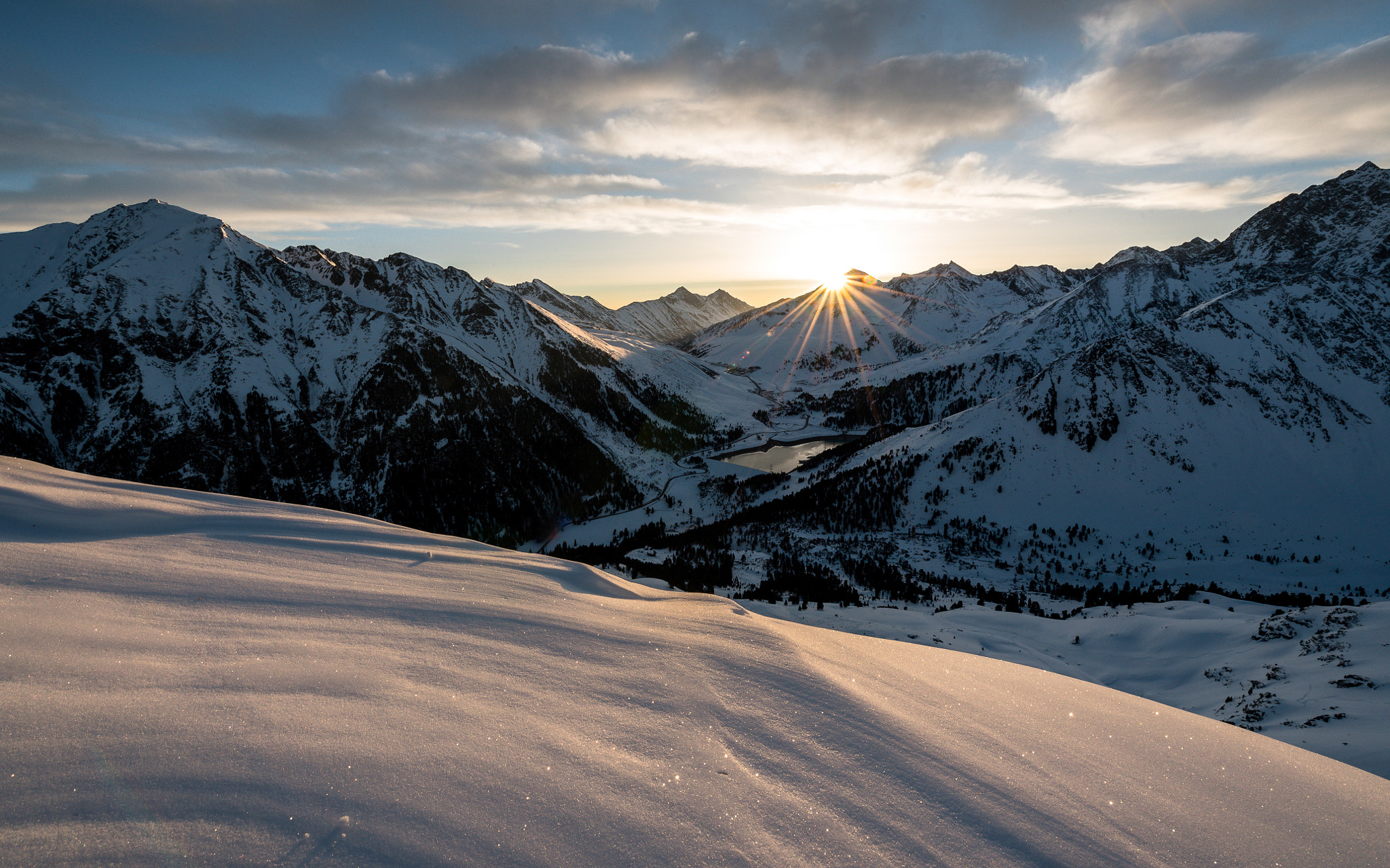 Nikon AF-S Nikkor 14-24mm F2.8G ED sample photo. Early morning sun photography