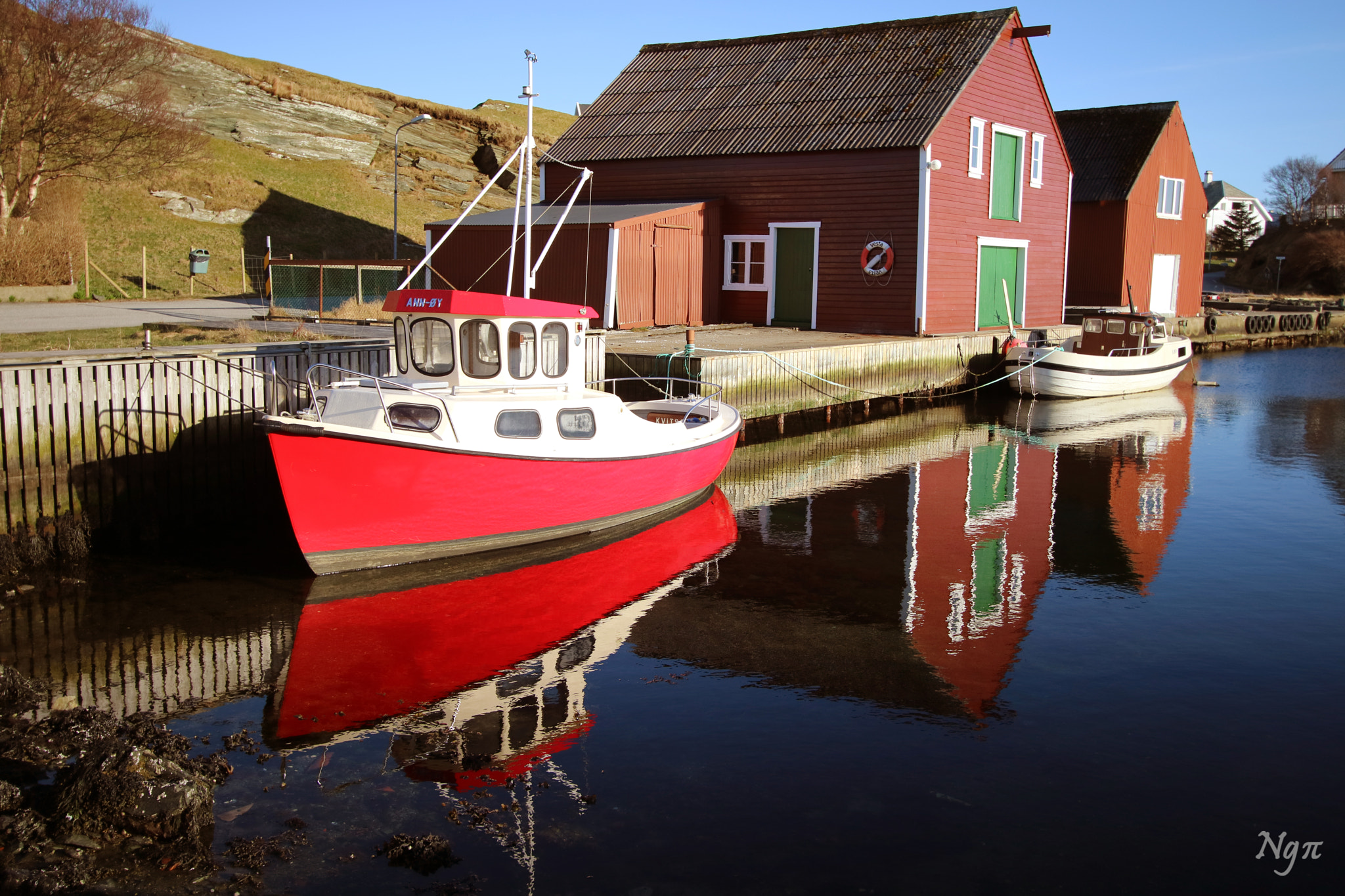 Canon EOS M3 sample photo. Fishing boat photography