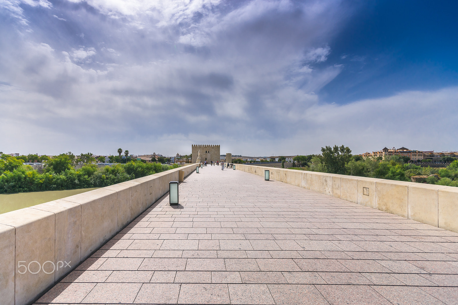 Sony Alpha DSLR-A900 + Sony Vario-Sonnar T* 16-35mm F2.8 ZA SSM sample photo. The roman bridge in cordoba, spain photography