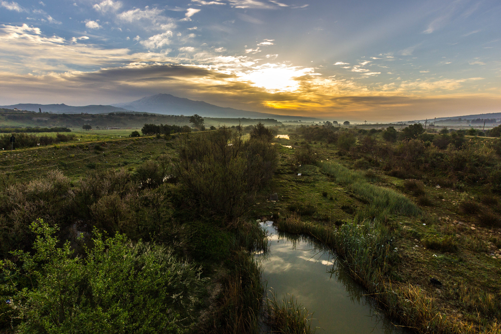 Canon EOS 600D (Rebel EOS T3i / EOS Kiss X5) + Sigma 10-20mm F3.5 EX DC HSM sample photo. Etna sunrise photography