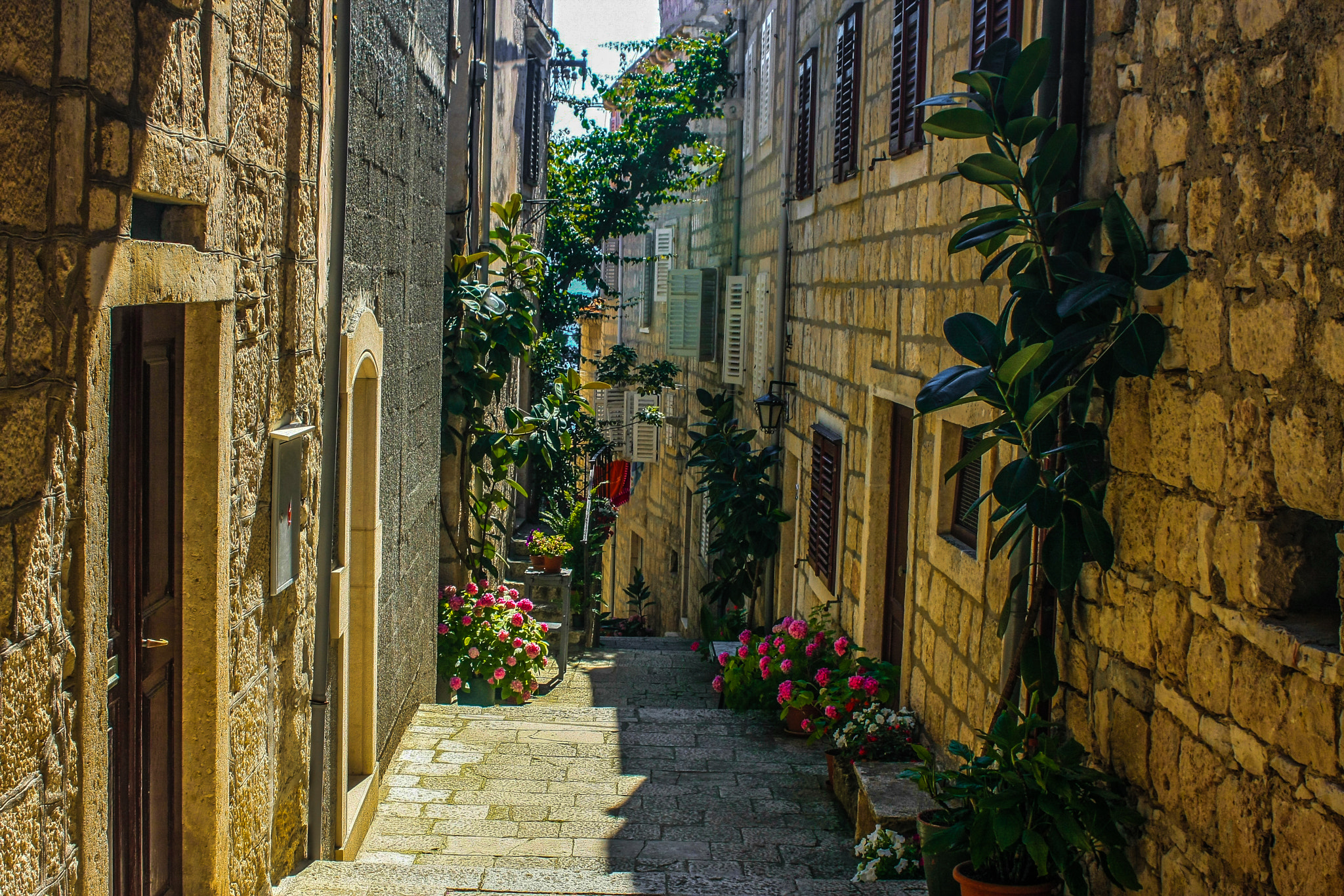 Canon EF 28-80mm f/2.8-4L sample photo. Backstreets of korcula, croatia photography