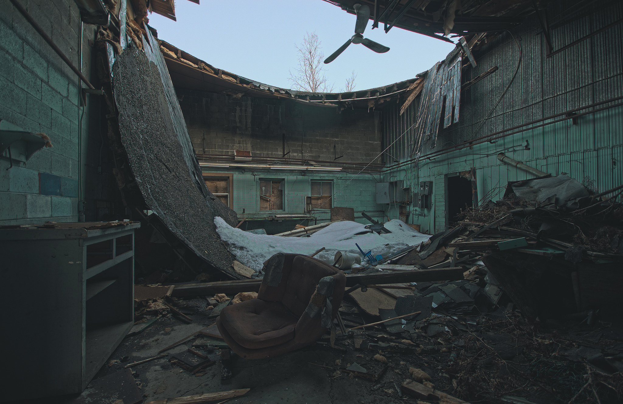 Canon EOS 60D + Sigma 10-20mm F4-5.6 EX DC HSM sample photo. The collapsing photography