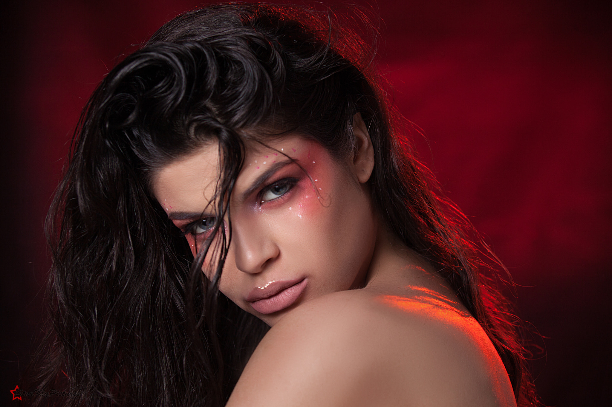 Canon EF 35-350mm F3.5-5.6L USM sample photo. "lost in red" photography