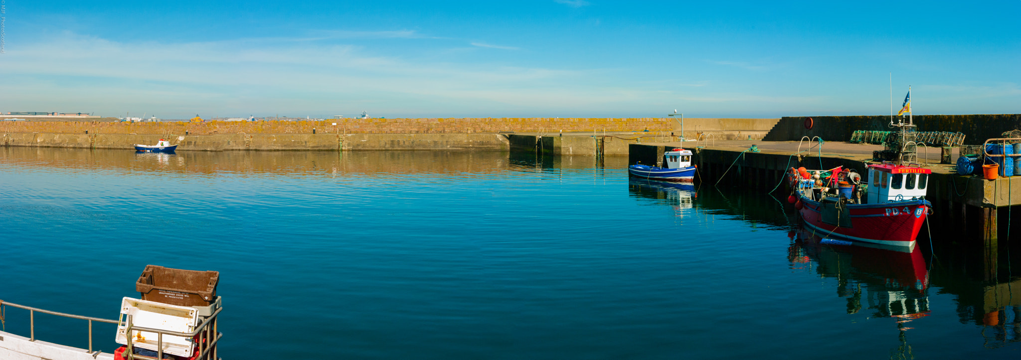 Samsung GX-20 sample photo. Boddam harbour. "safe haven" photography