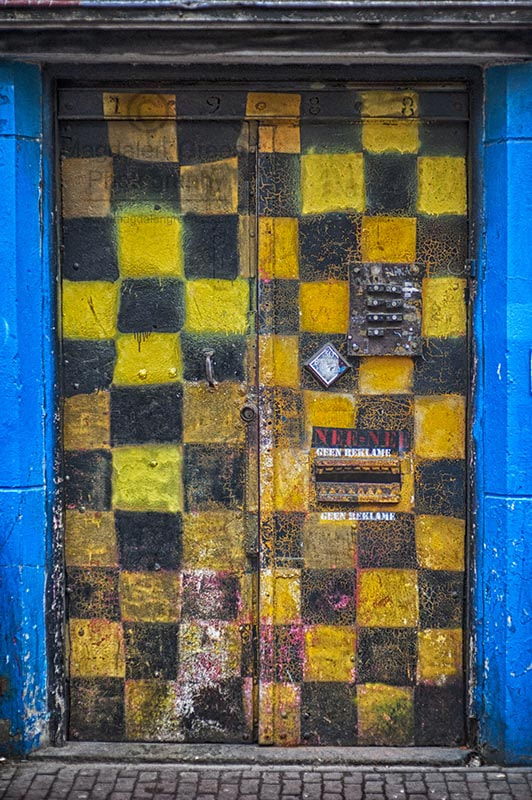 Nikon D700 + Sigma 85mm F1.4 EX DG HSM sample photo. Yellow blue and black - even the doors are cool and arty - amste photography