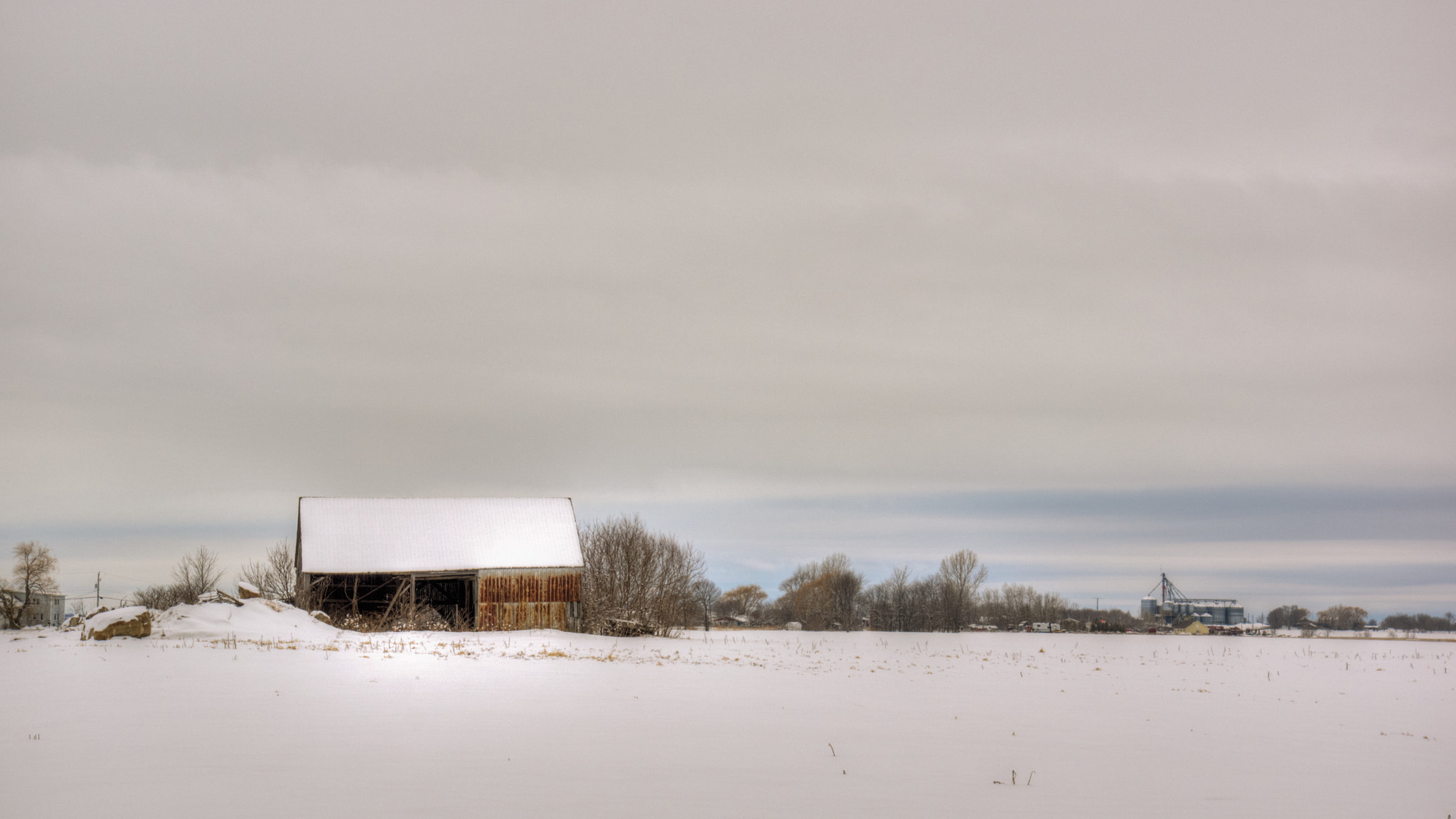 Sony SLT-A77 + Sony DT 16-105mm F3.5-5.6 sample photo. Winter old barn photography