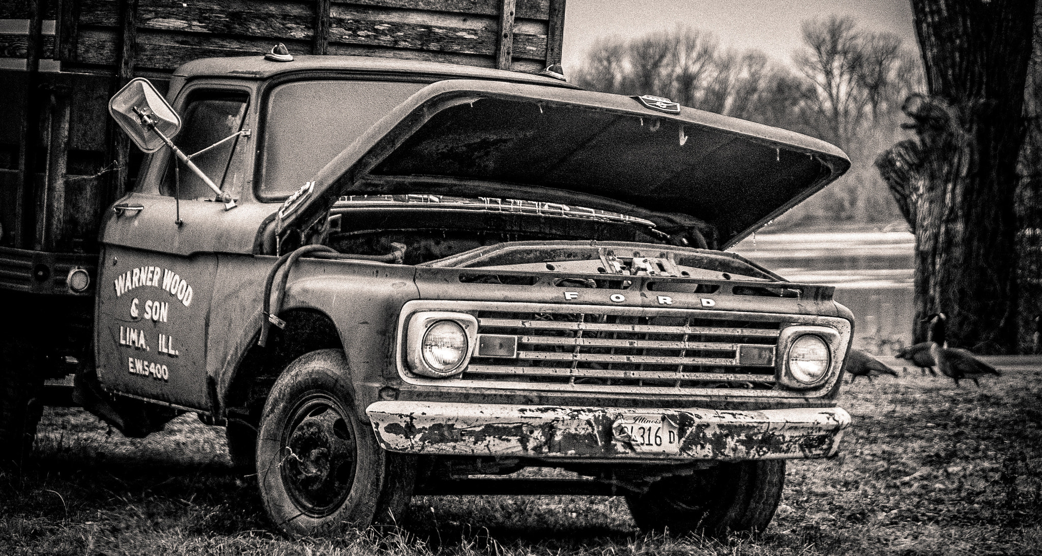 Canon EF-S 17-55mm F2.8 IS USM sample photo. Vintage truck.jpg photography