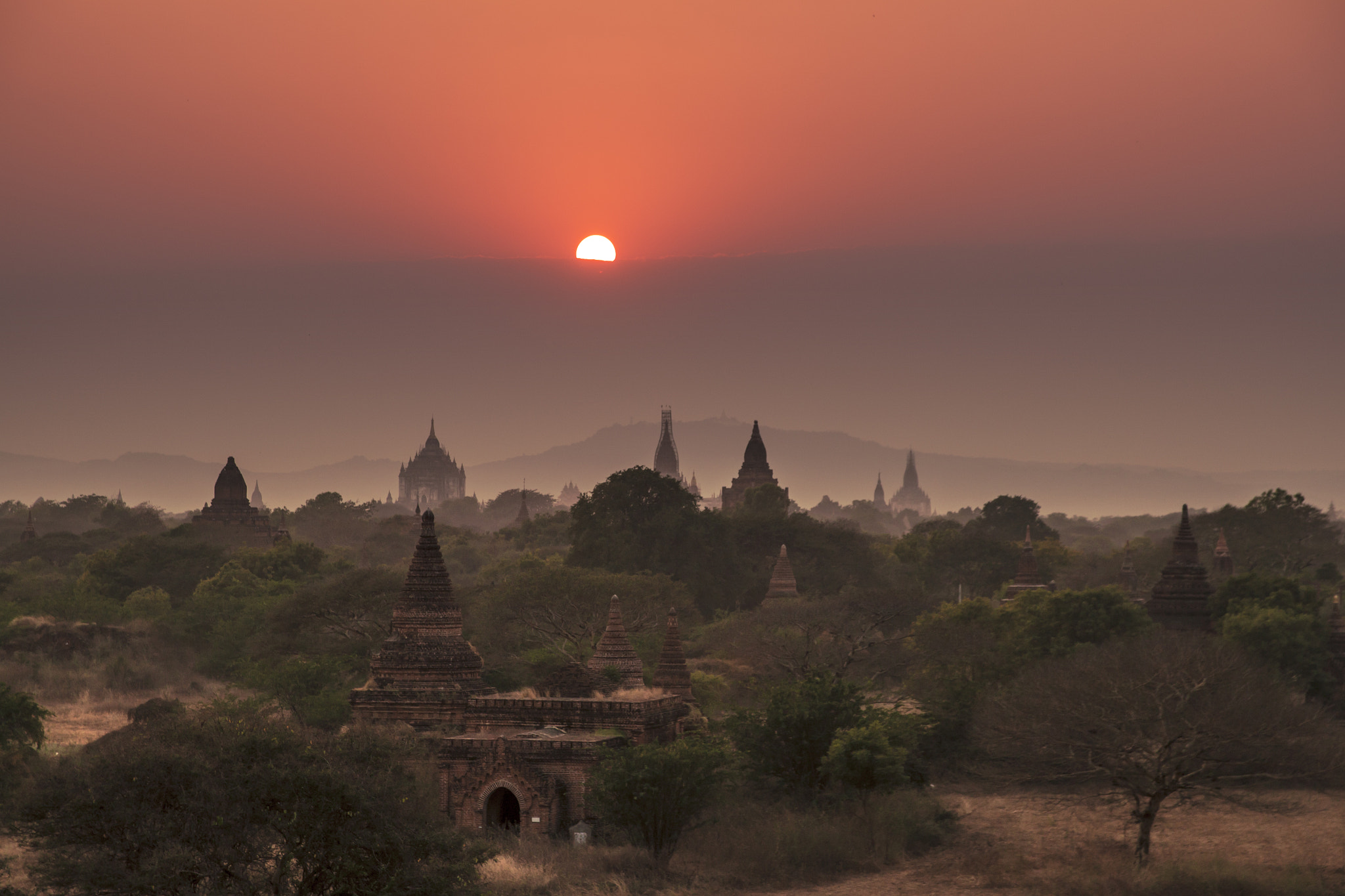 Canon EOS 500D (EOS Rebel T1i / EOS Kiss X3) sample photo. Sunset over bagan photography