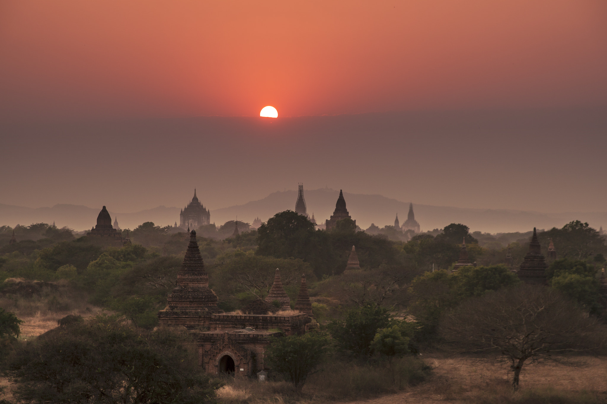 Canon EOS 500D (EOS Rebel T1i / EOS Kiss X3) + Sigma 17-70mm F2.8-4 DC Macro OS HSM sample photo. Sunset over bagan photography